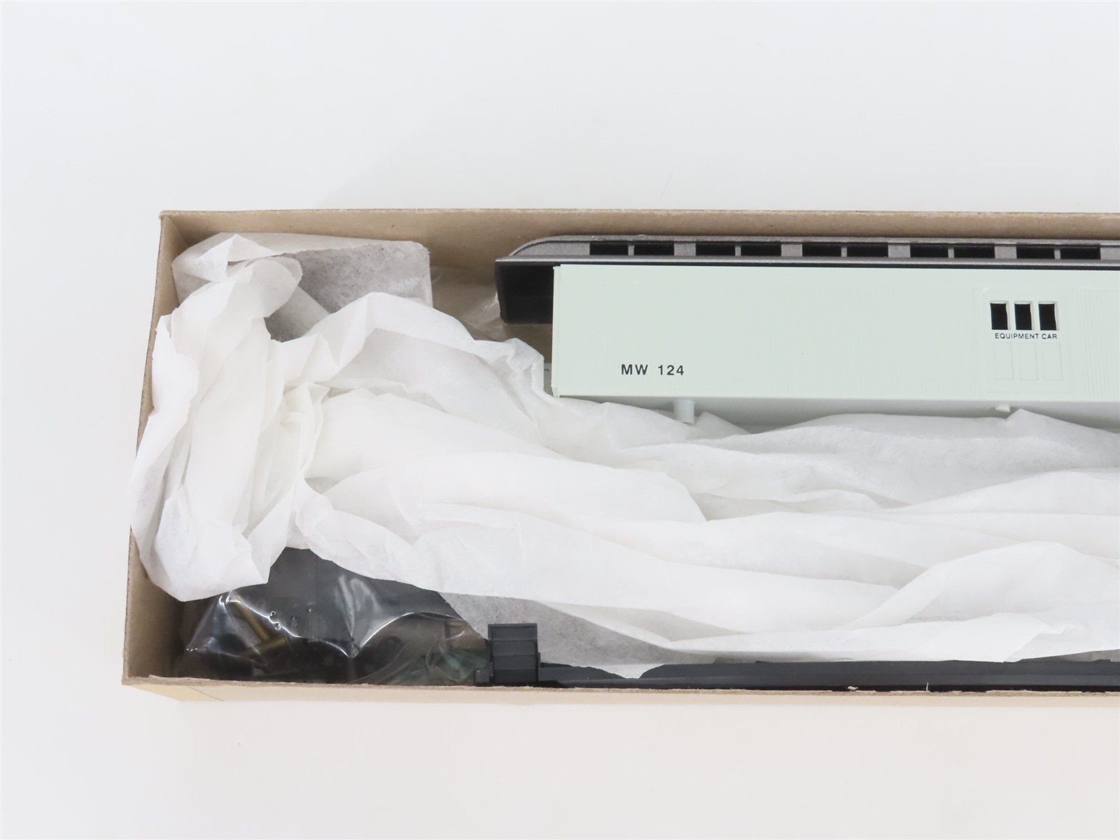 HO Roundhouse Kit 07830 MW Maintenance of Way Equipment Combine Passenger #124