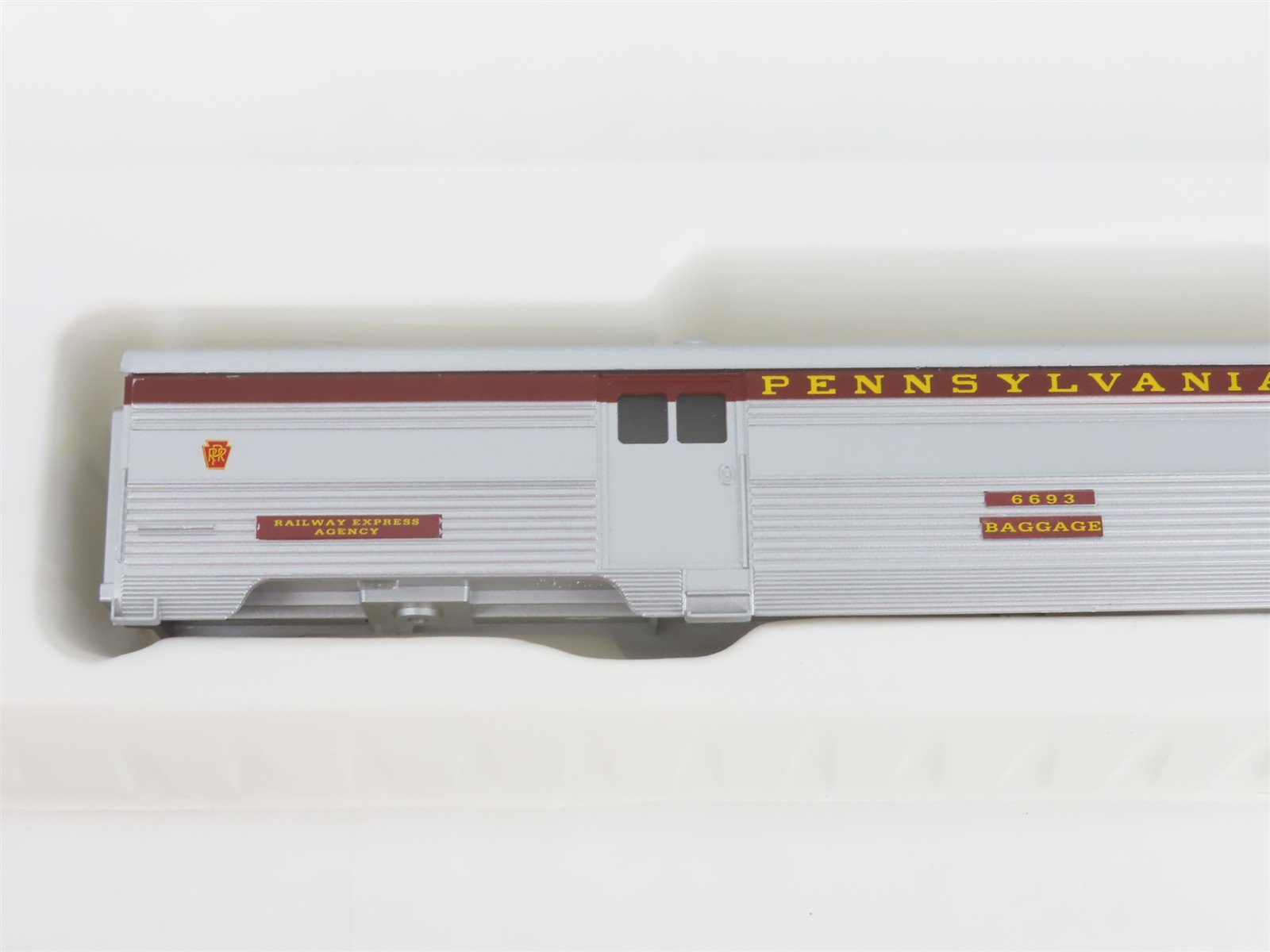 HO Scale Con-Cor Kit 0001-000748 PRR Pennsylvania 70' Baggage Passenger #6693
