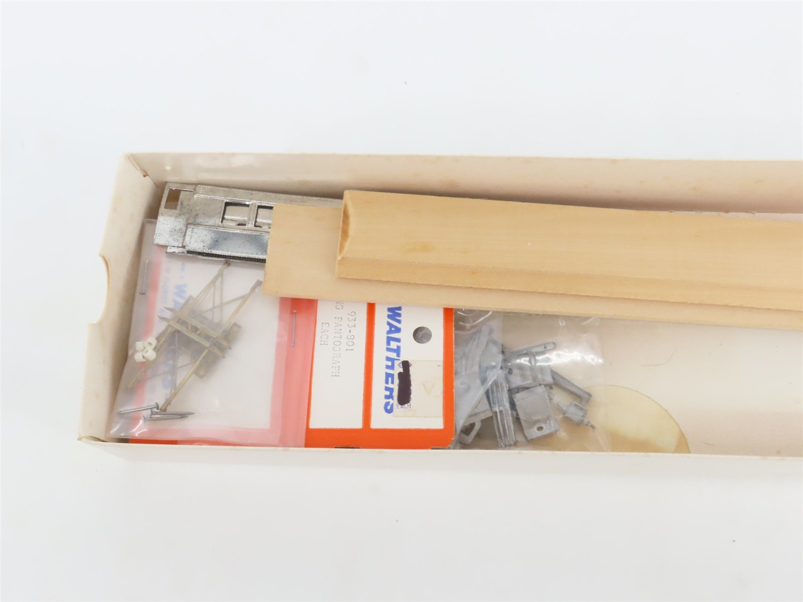 HO Walthers Kit 933-5525 Undecorated PRR MP54 Coach EMU Rail Car - Unpowered