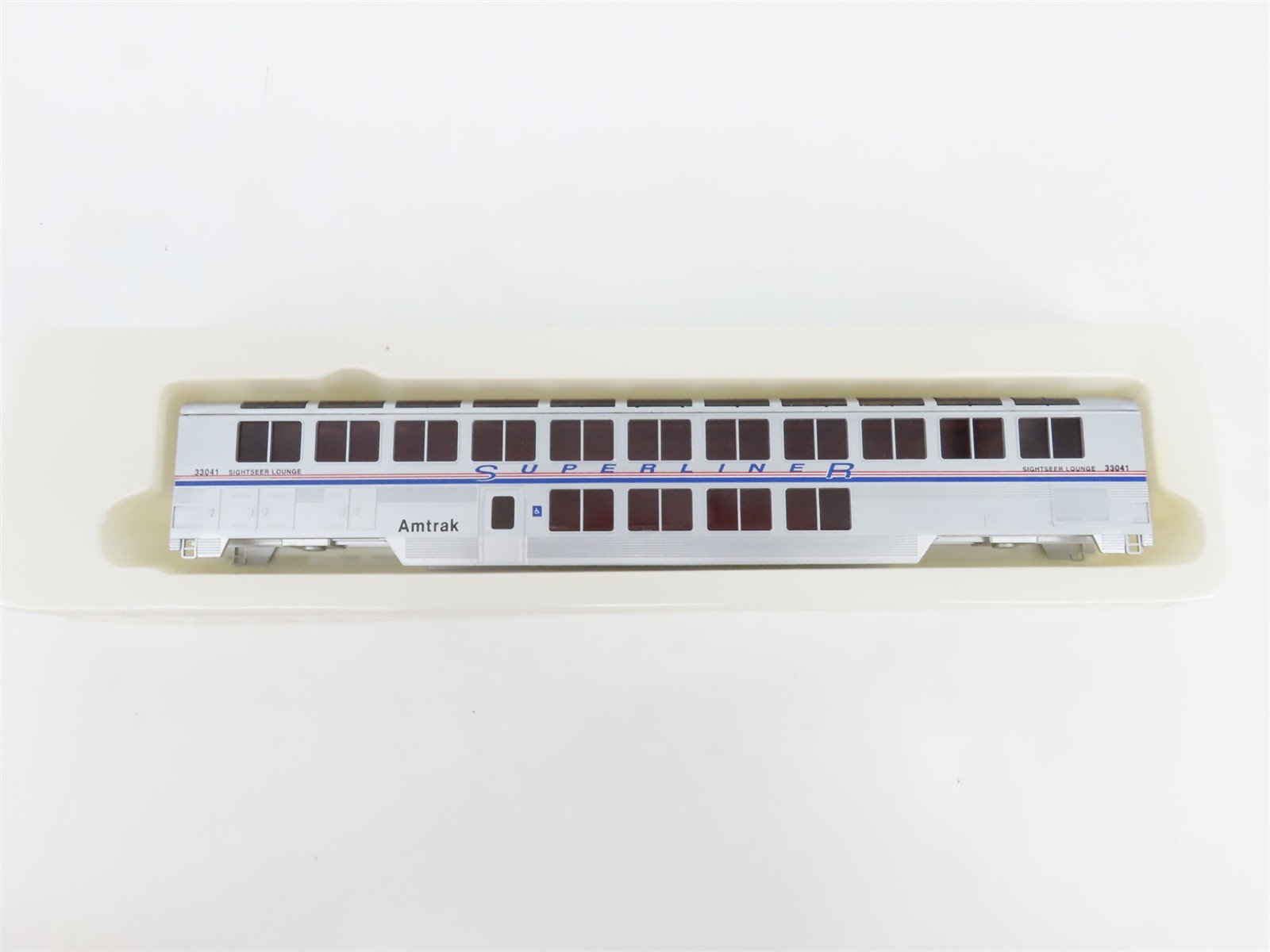 HO Con-Cor Kit 0001-00843(2) AMTK Amtrak Ph 4 Superliner Lounge Passenger #33041