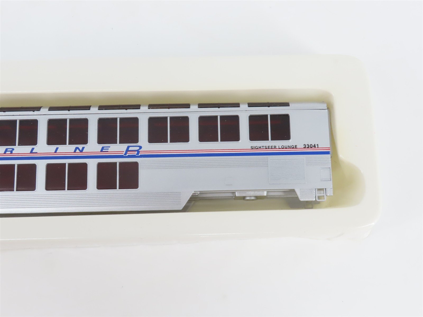 HO Con-Cor Kit 0001-00843(2) AMTK Amtrak Ph 4 Superliner Lounge Passenger #33041