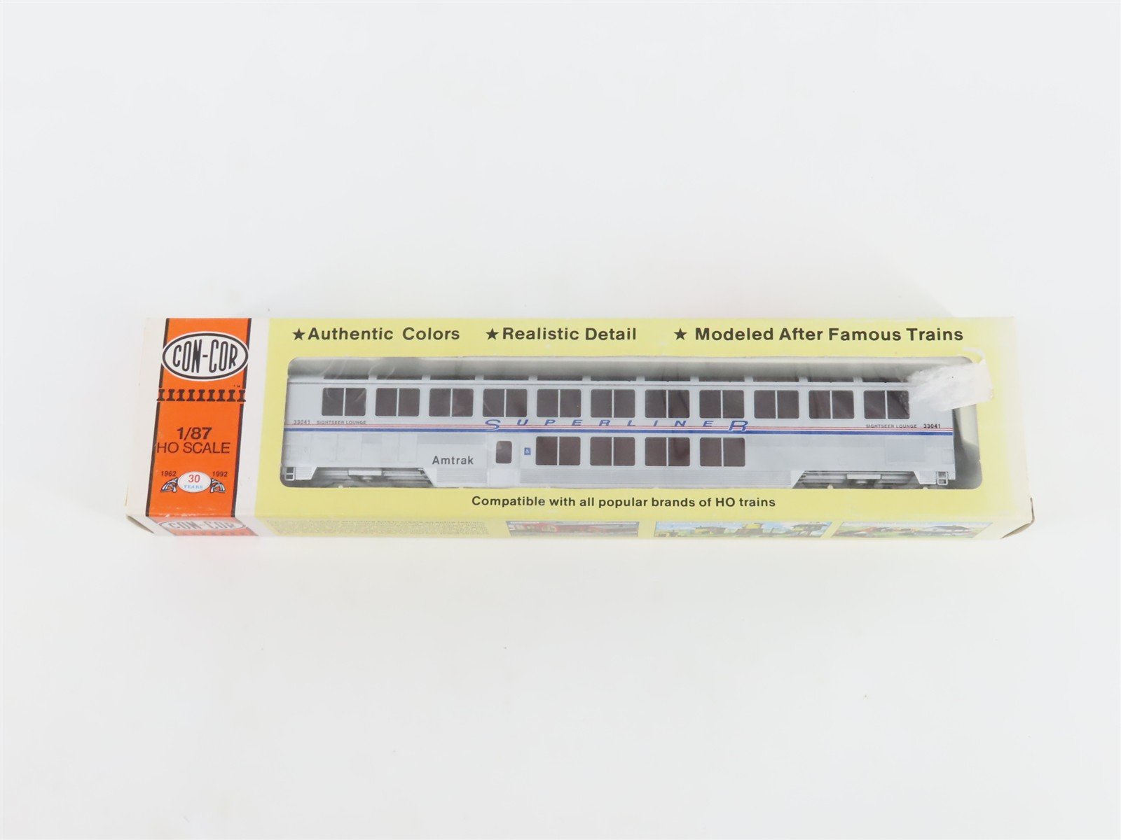 HO Con-Cor Kit 0001-00843(2) AMTK Amtrak Ph 4 Superliner Lounge Passenger #33041