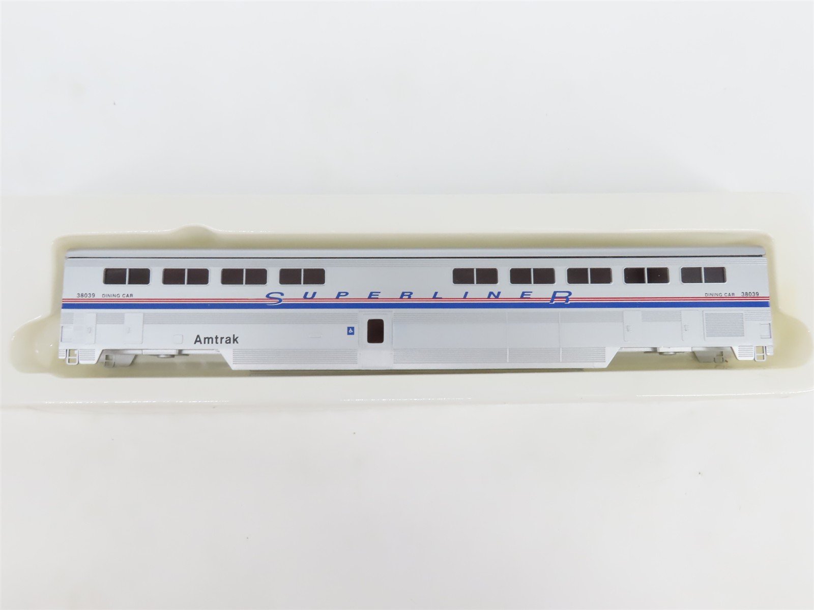 HO Con-Cor Kit 0001-000813(1) AMTK Amtrak Ph 4 Superliner Diner Passenger #38039