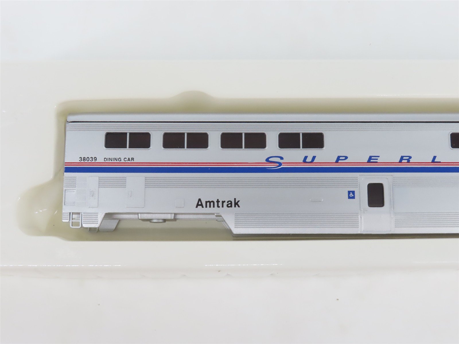 HO Con-Cor Kit 0001-000813(1) AMTK Amtrak Ph 4 Superliner Diner Passenger #38039