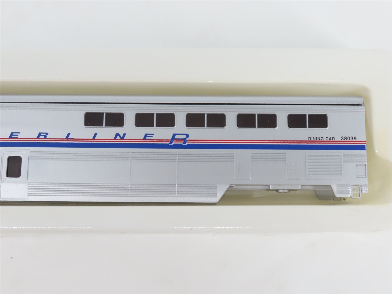 HO Con-Cor Kit 0001-000813(1) AMTK Amtrak Ph 4 Superliner Diner Passenger #38039