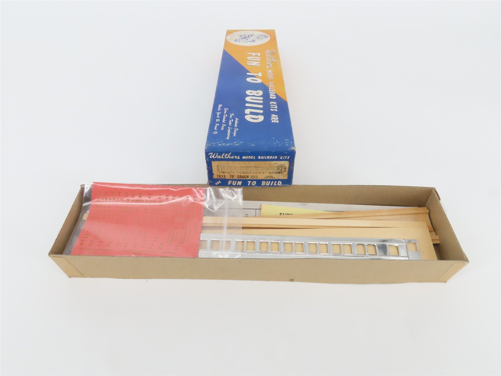 HO Scale Walthers Kit 7873 Undecorated 75' Arch-Roof Coach Passenger Car