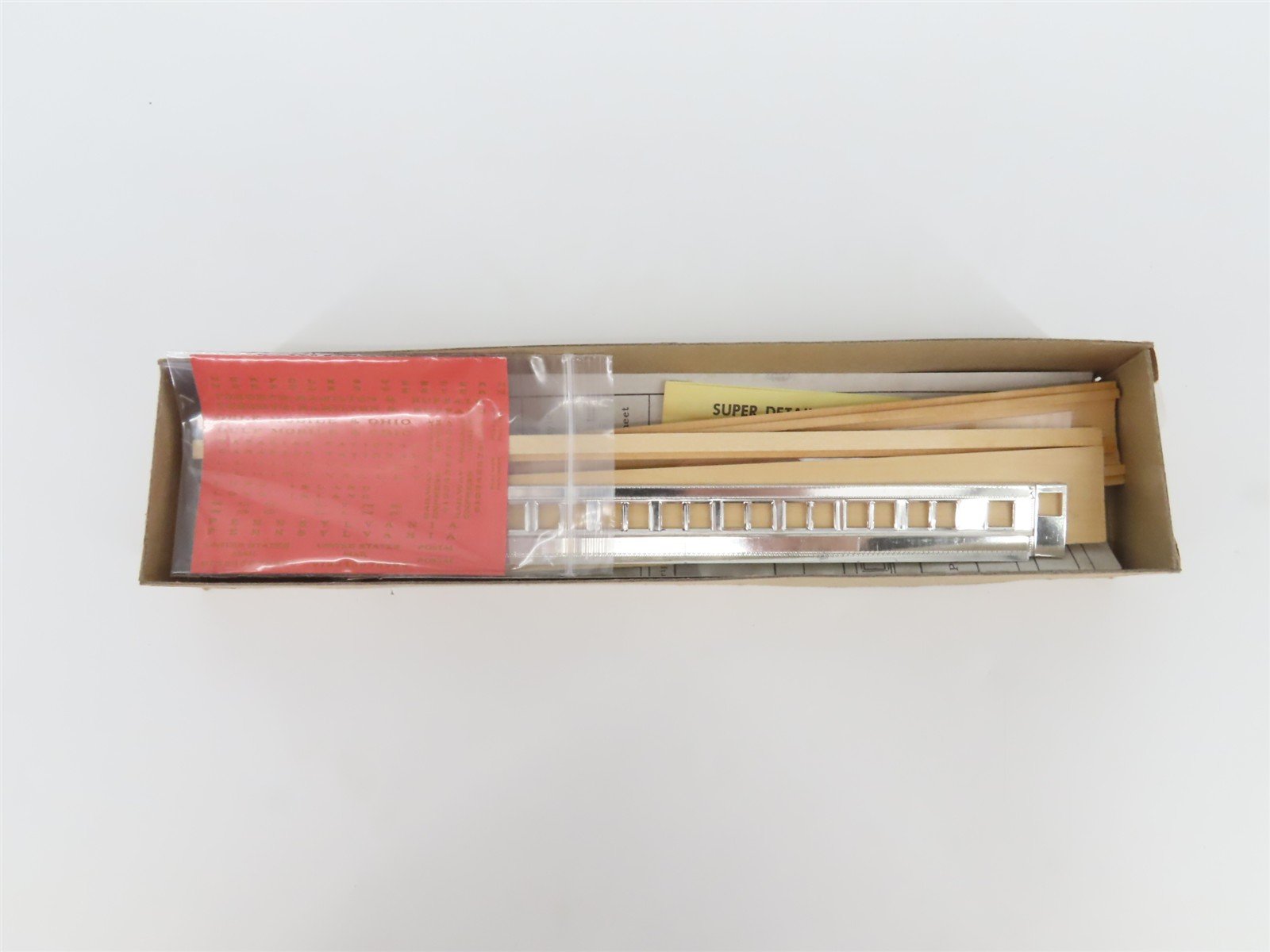 HO Scale Walthers Kit 7873 Undecorated 75' Arch-Roof Coach Passenger Car