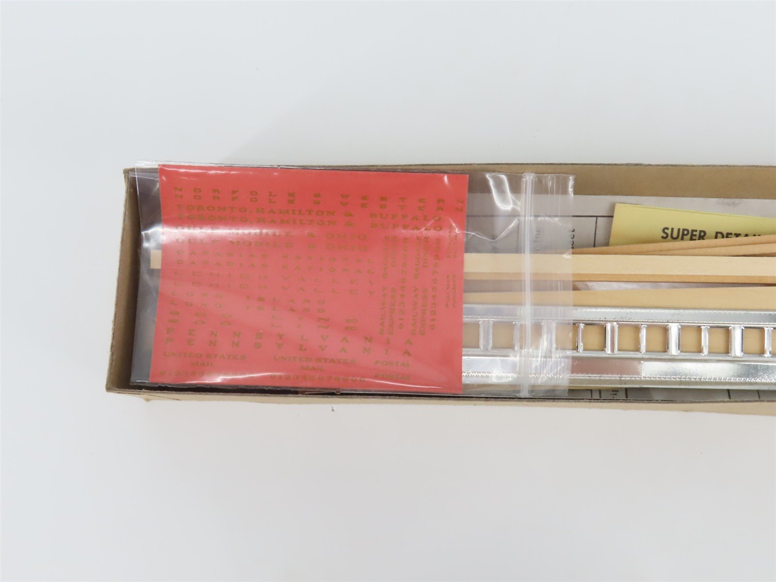 HO Scale Walthers Kit 7873 Undecorated 75' Arch-Roof Coach Passenger Car