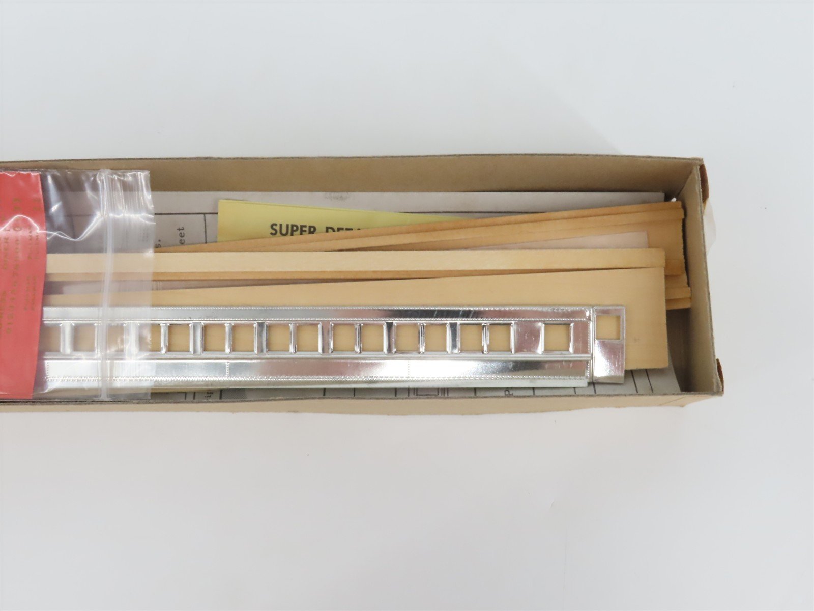 HO Scale Walthers Kit 7873 Undecorated 75' Arch-Roof Coach Passenger Car