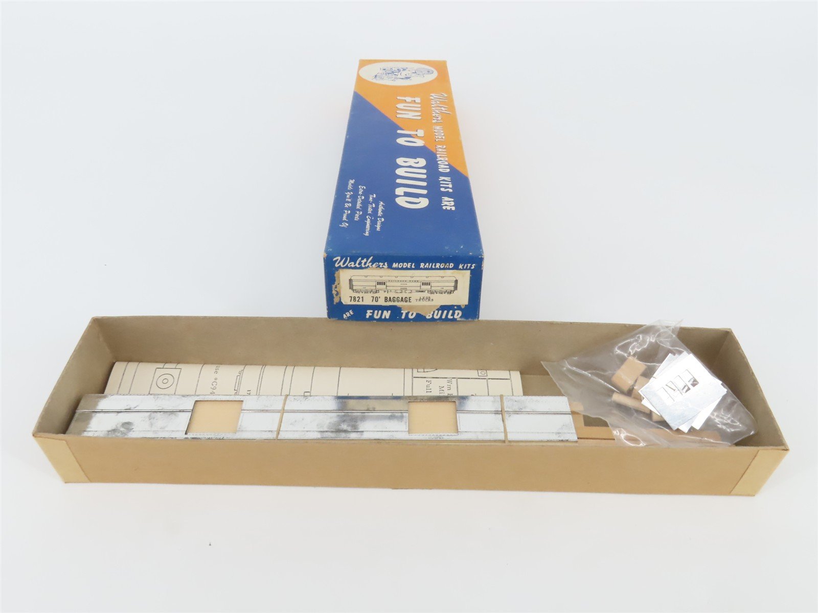 HO Scale Walthers Kit 7871 Undecorated 70' Baggage Passenger Car