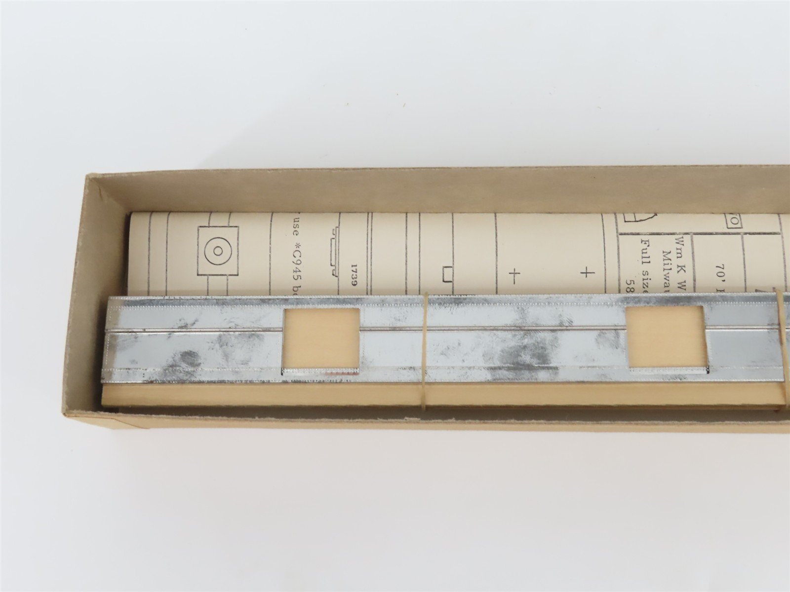 HO Scale Walthers Kit 7871 Undecorated 70' Baggage Passenger Car