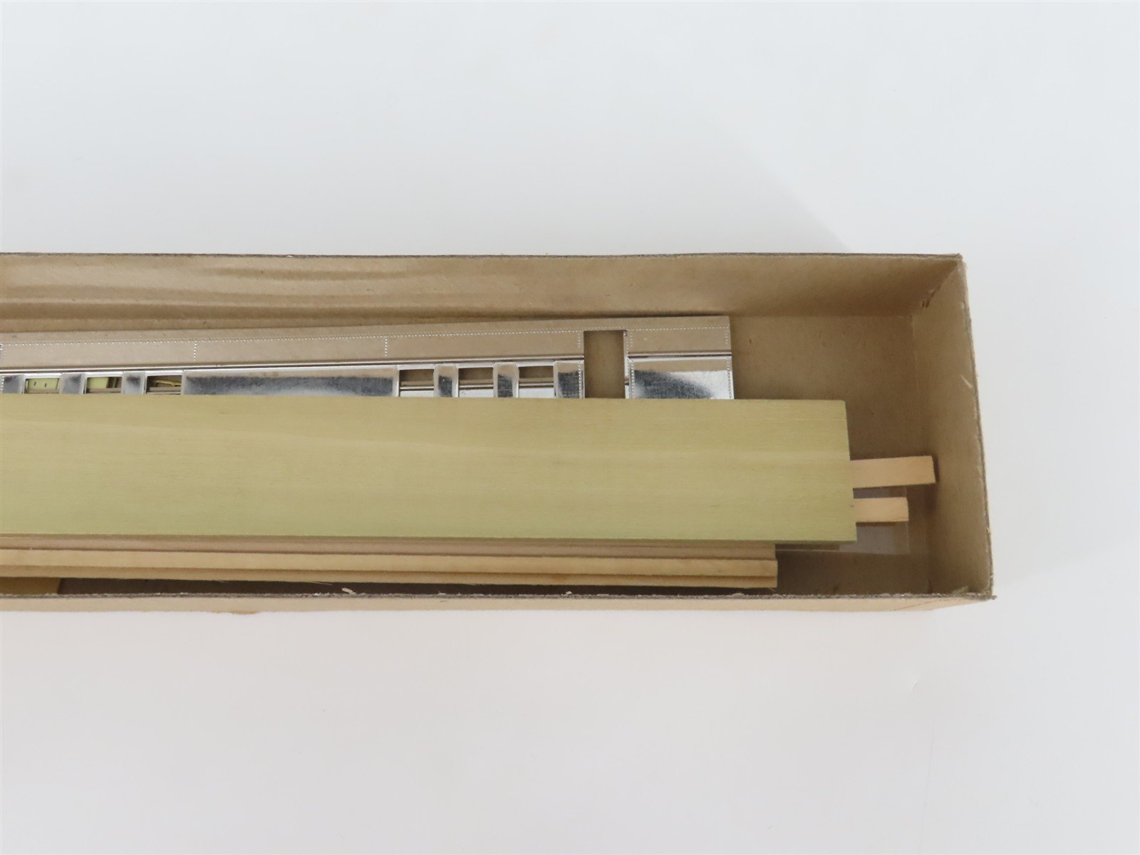 HO Scale Walthers Kit 7833 Undecorated 60' RPO Passenger Car