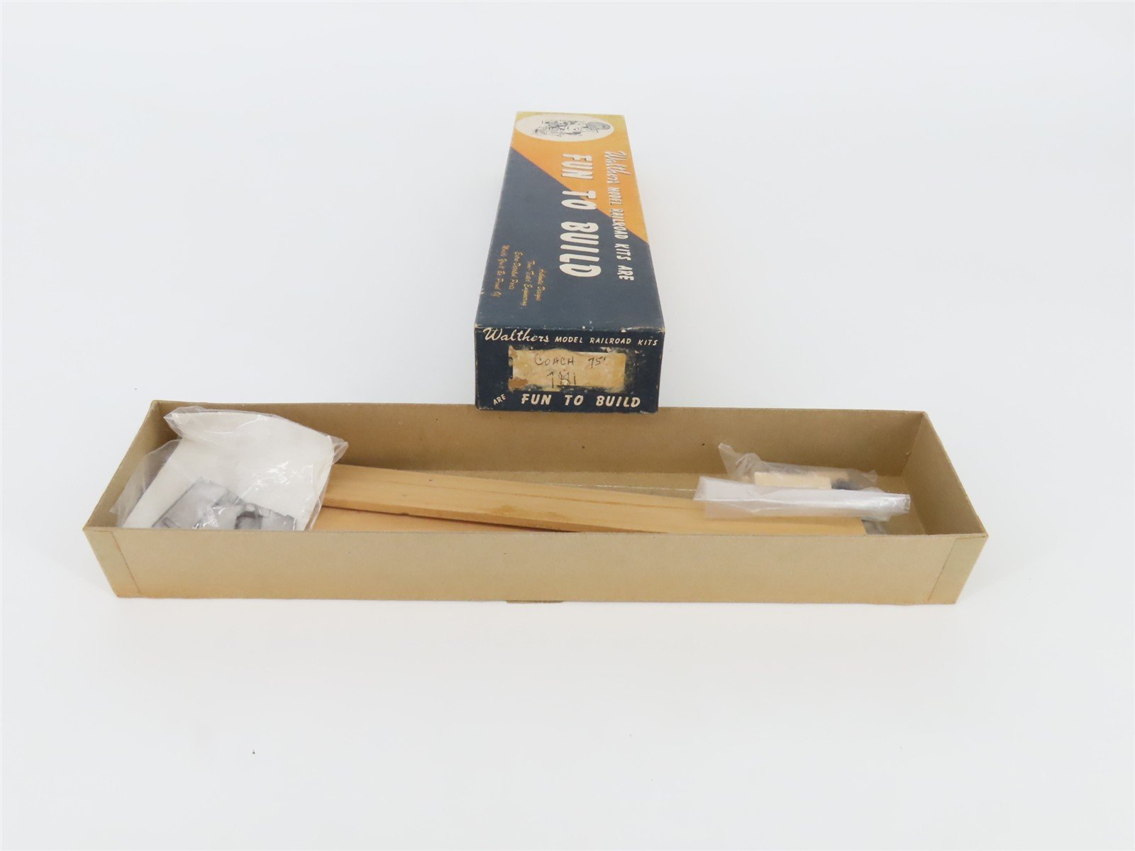 HO Scale Walthers Kit 7881 Undecorated 75' Coach Passenger Car