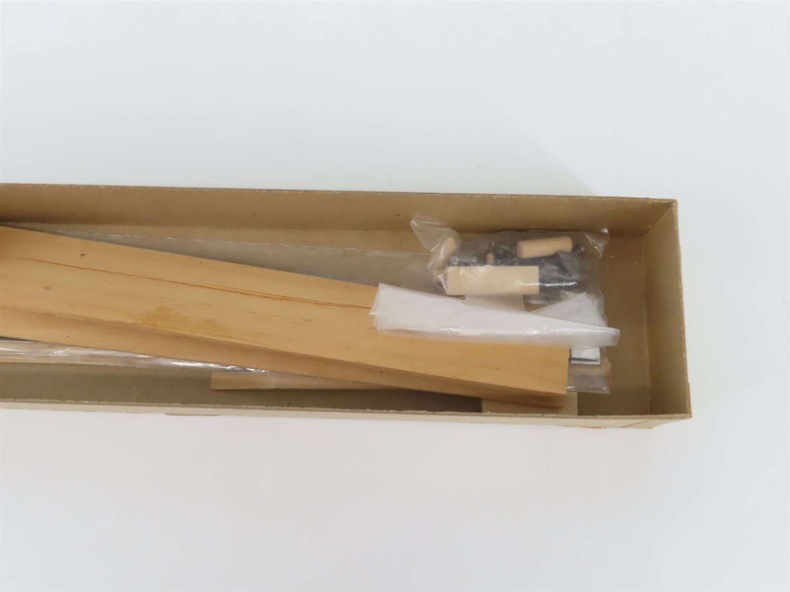 HO Scale Walthers Kit 7881 Undecorated 75' Coach Passenger Car