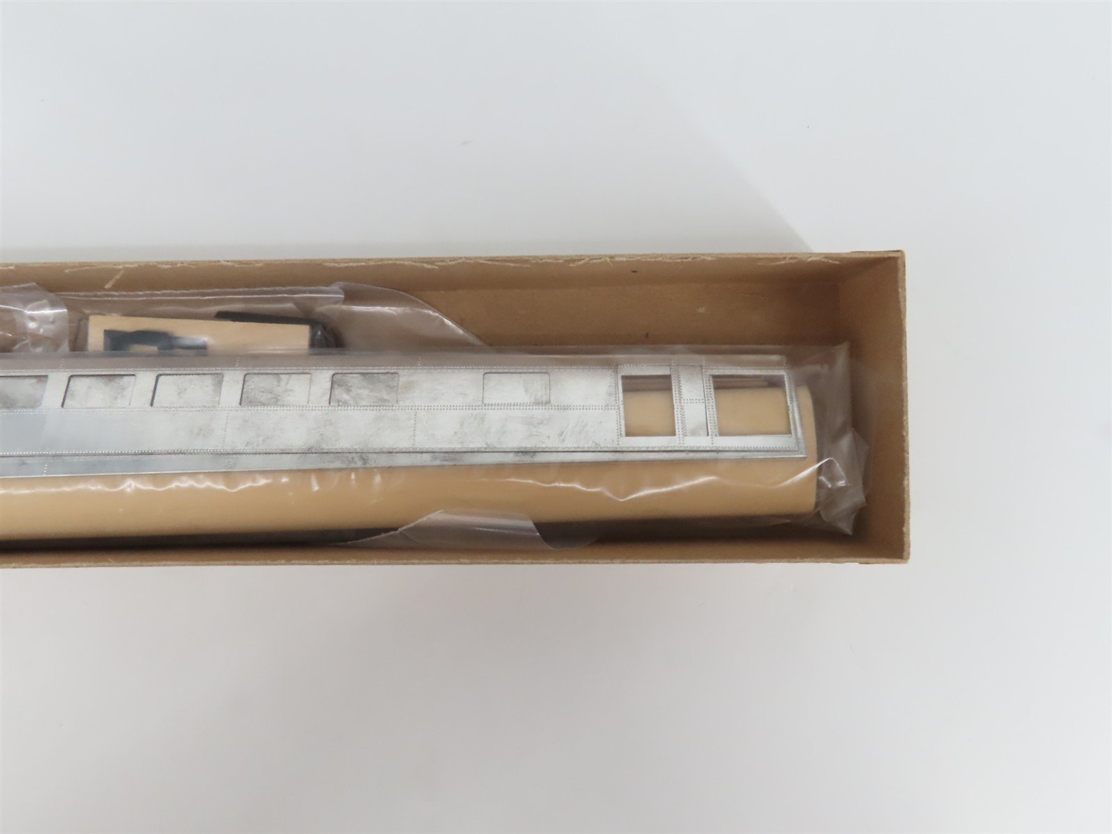 HO Scale Walthers Kit 933-7905 Undecorated Circus Generator Passenger Car
