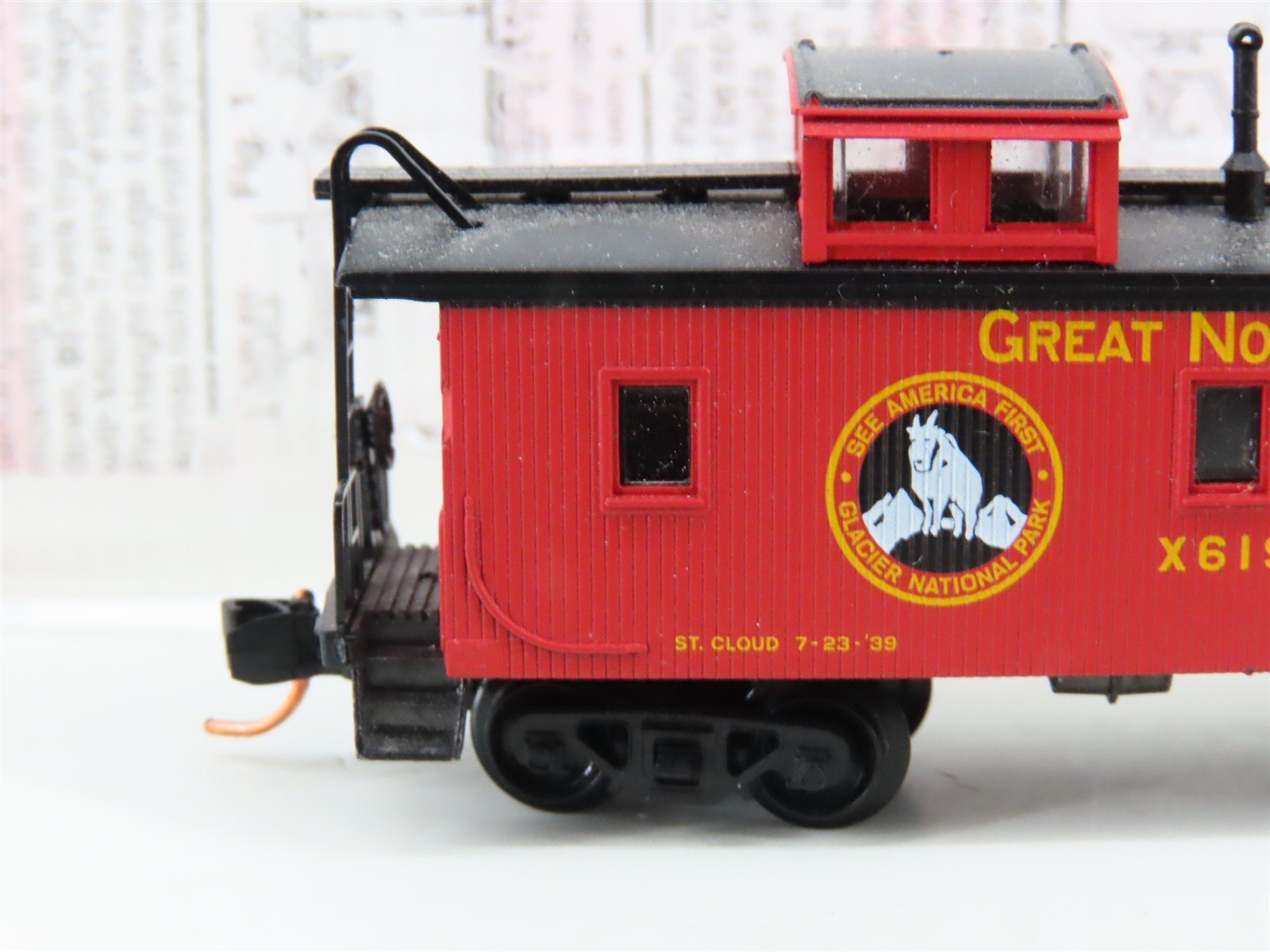 N Scale Micro-Trains MTL 51110 GN Great Northern 34' Wood Sheathed Caboose #X619