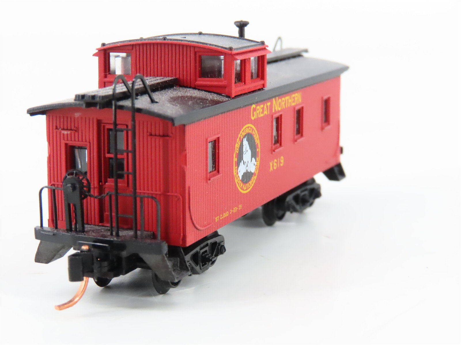 N Scale Micro-Trains MTL 51110 GN Great Northern 34' Wood Sheathed Caboose #X619