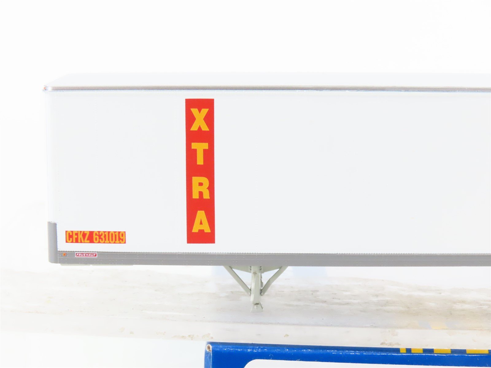 HO Scale Athearn ATH16147 XTRA Lease 45' Z-Van Trailer #631019