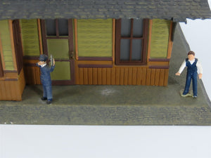 O Scale Lionel 6-32997 Aluminum Rico Train Station w/Figures & Lights