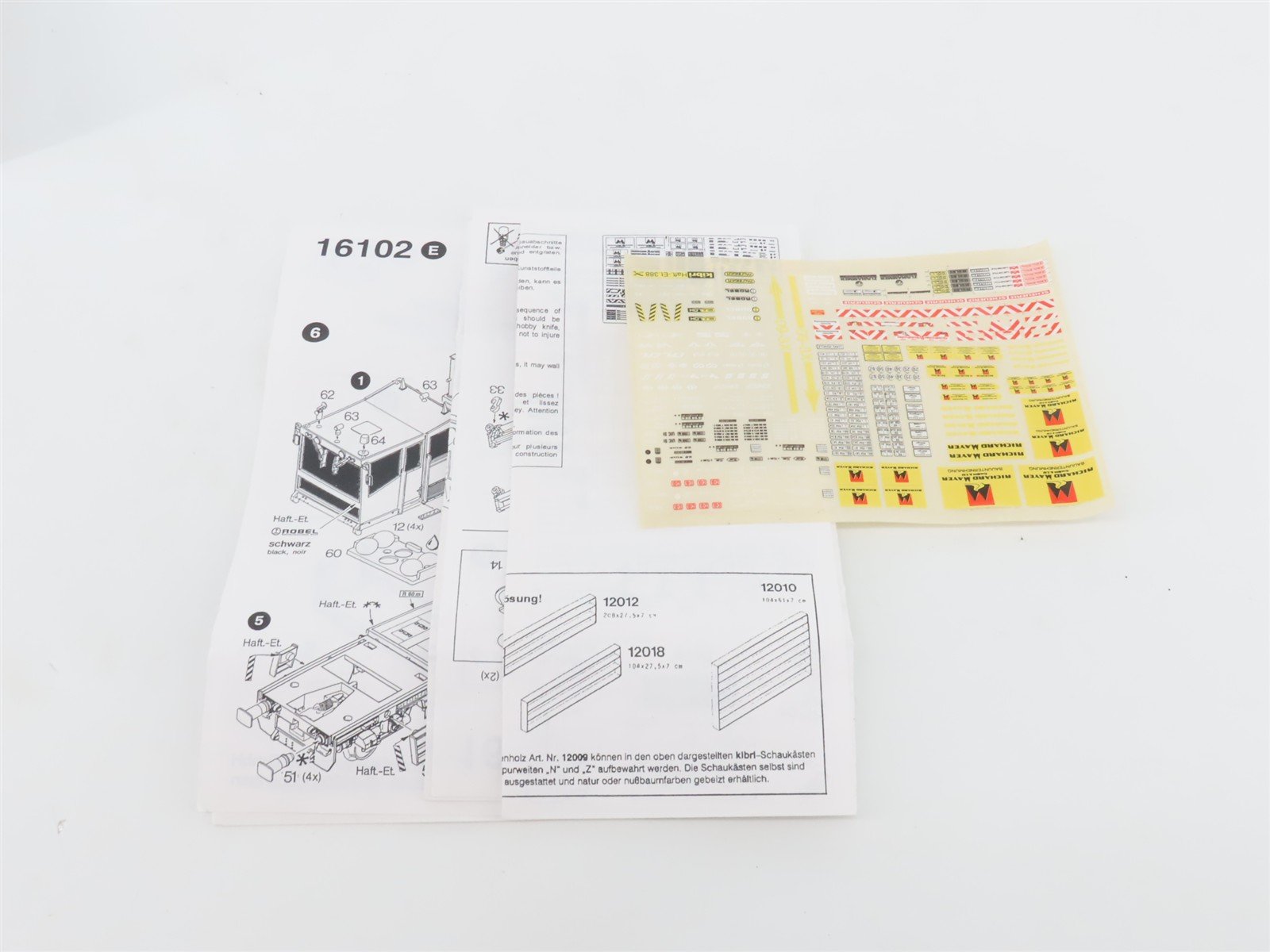 HO Scale Kibri Kit 16102 BULLOK Diesel Rail Tractor w/ Flat Car - Unpowered