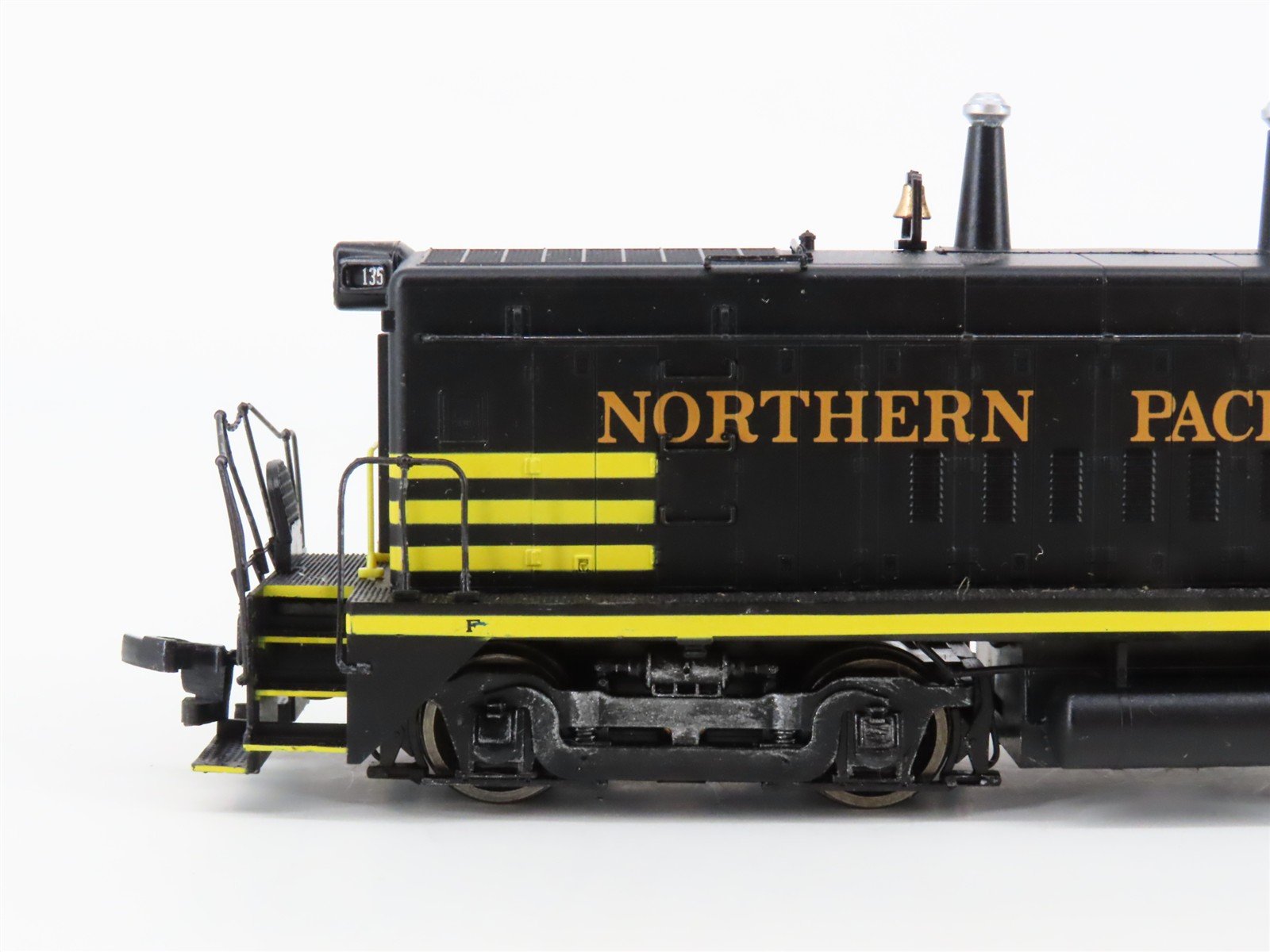 HO Scale Proto 2000 NP Northern Pacific EMD SW9/1200 Diesel Switcher #135