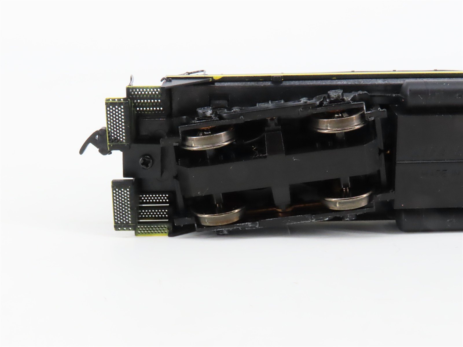 HO Scale Proto 2000 NP Northern Pacific EMD SW9/1200 Diesel Switcher #135