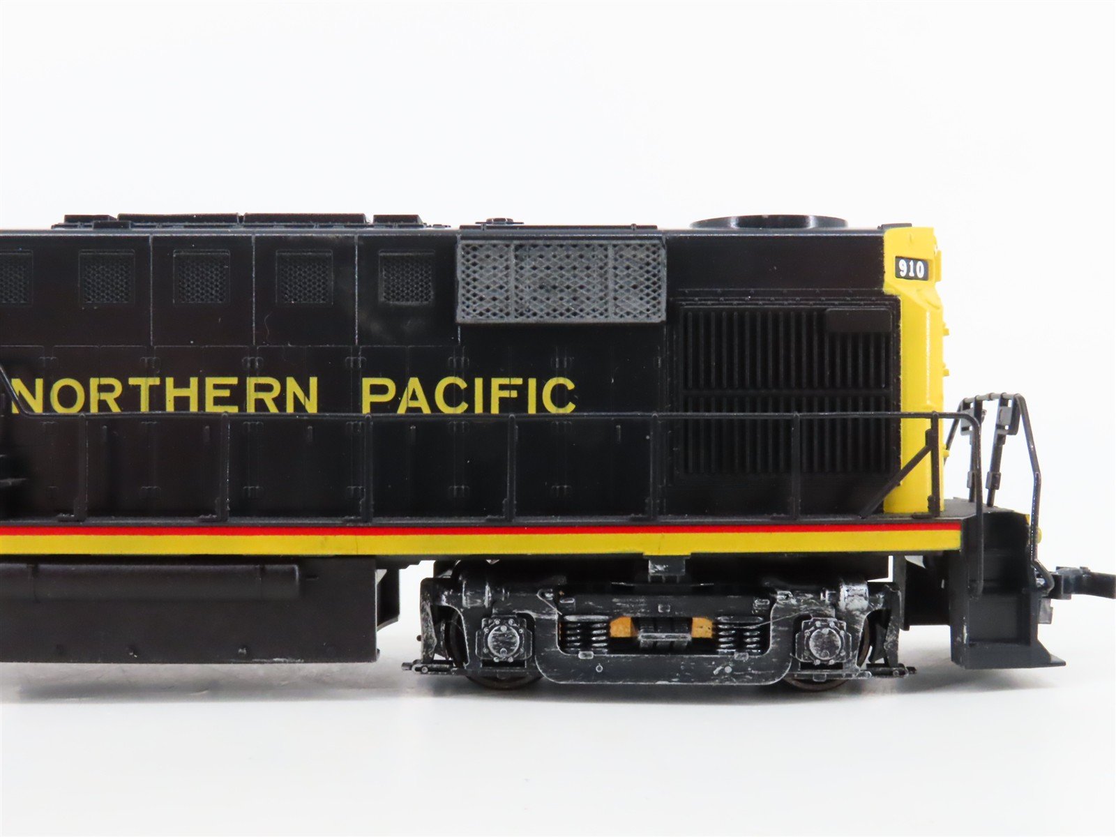 HO Scale Atlas/KATO NP Northern Pacific ALCO RS-11 Diesel Locomotive #910