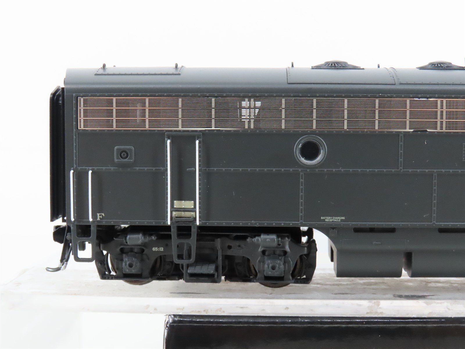 HO Scale Broadway Limited 4863 SP Southern Pacific F7B Diesel #8141 - Paragon3