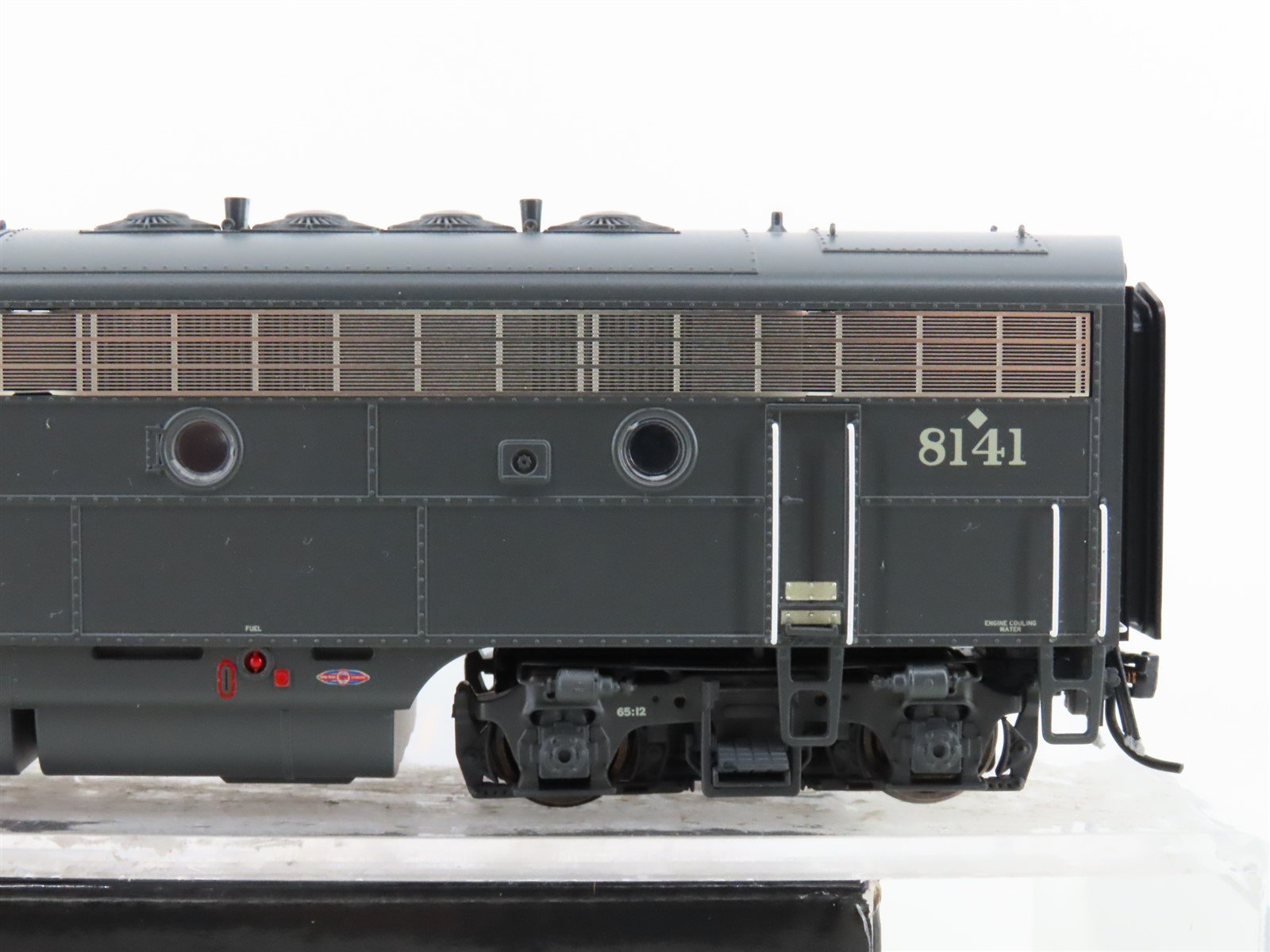 HO Scale Broadway Limited 4863 SP Southern Pacific F7B Diesel #8141 - Paragon3