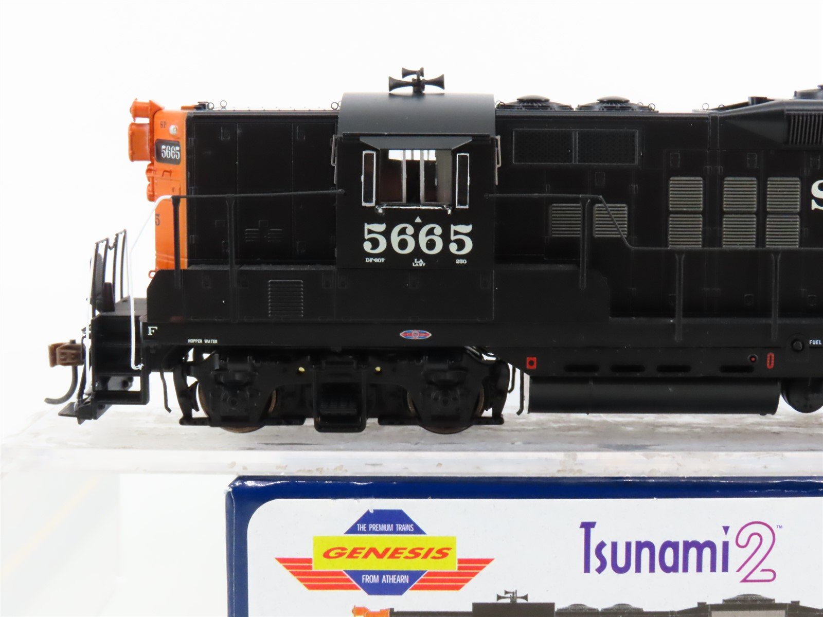 HO Athearn Genesis ATHG64240 SP Southern Pacific GP9 Diesel #5665 w/DCC & Sound