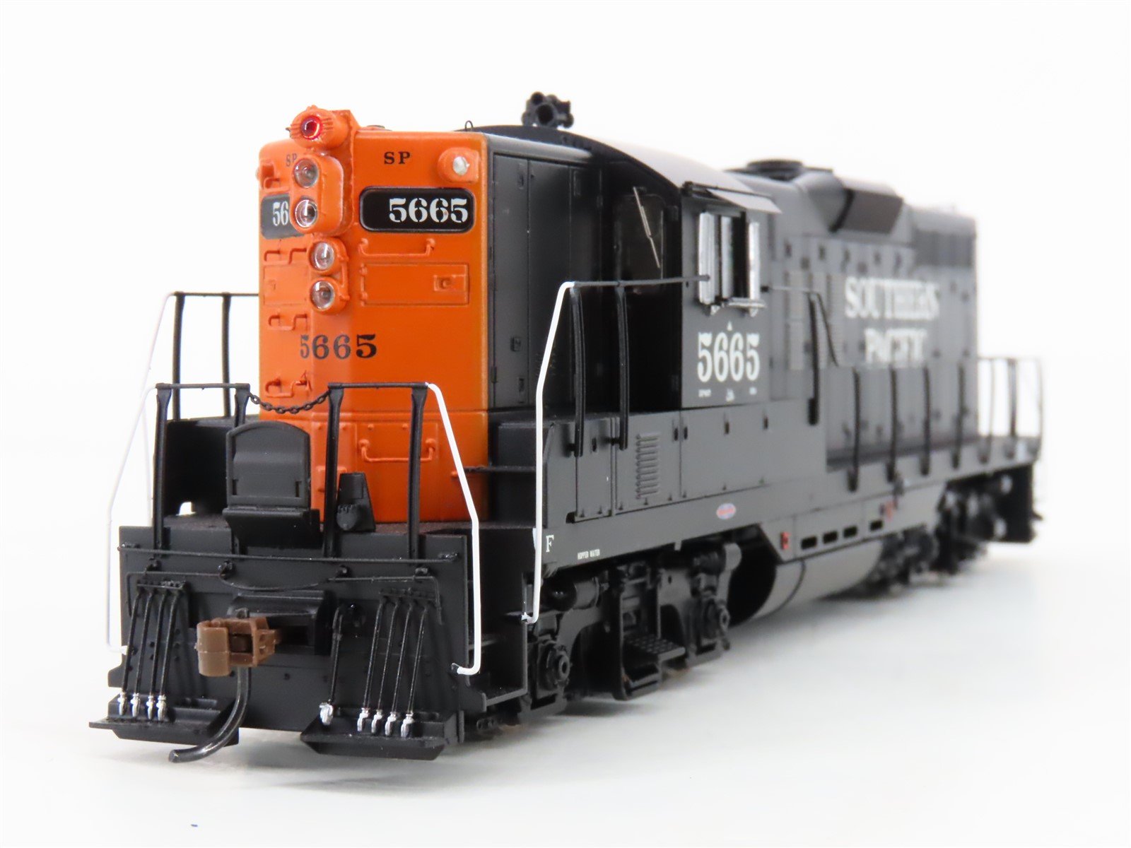 HO Athearn Genesis ATHG64240 SP Southern Pacific GP9 Diesel #5665 w/DCC & Sound