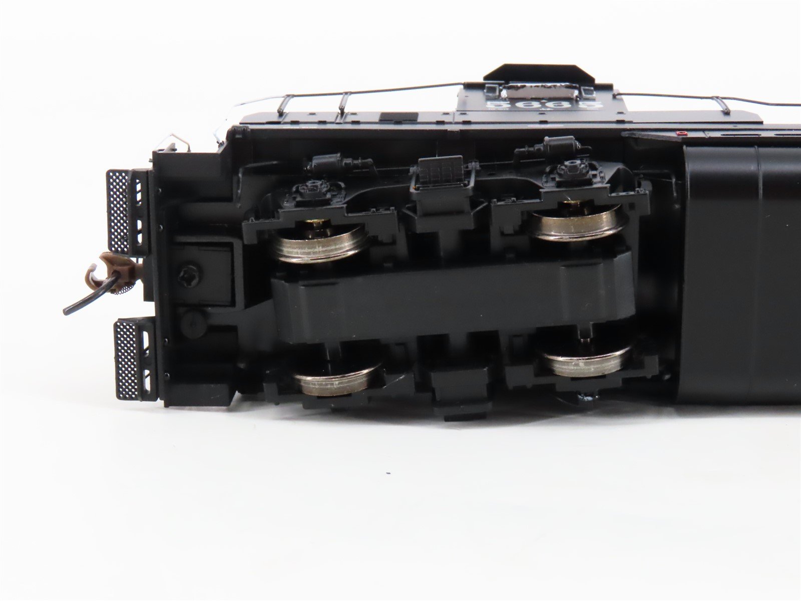 HO Athearn Genesis ATHG64240 SP Southern Pacific GP9 Diesel #5665 w/DCC & Sound