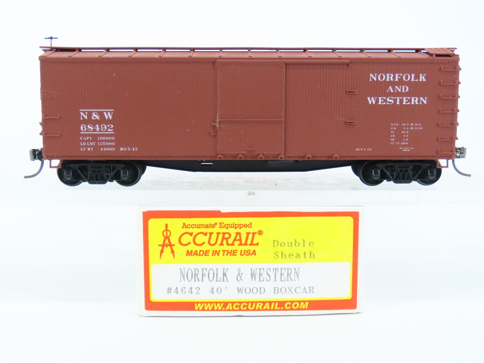 HO Scale Accurail 4642 NW Norfolk & Western 40' Wood Box Car #68492 - Upgraded