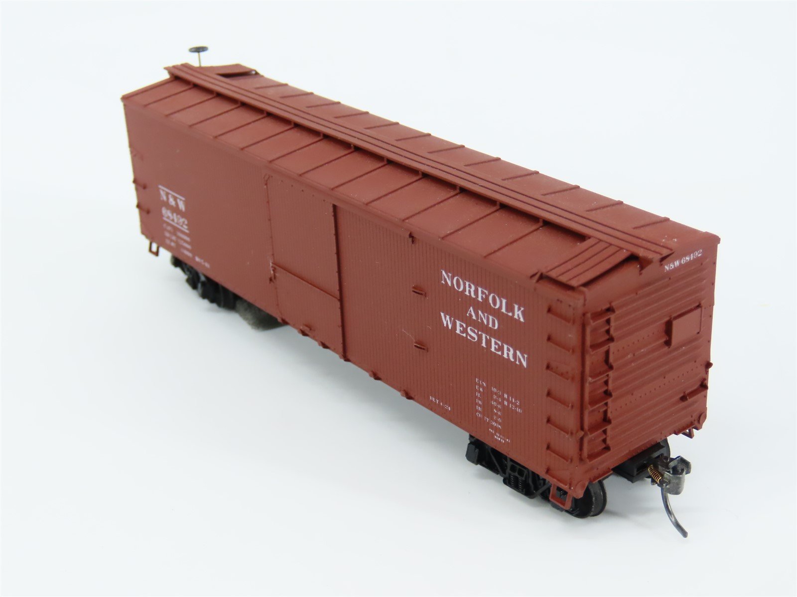 HO Scale Accurail 4642 NW Norfolk & Western 40' Wood Box Car #68492 - Upgraded