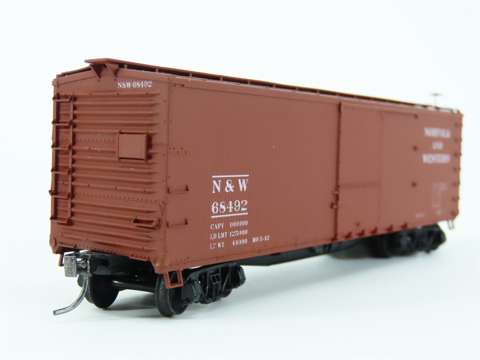 HO Scale Accurail 4642 NW Norfolk & Western 40' Wood Box Car #68492 - Upgraded