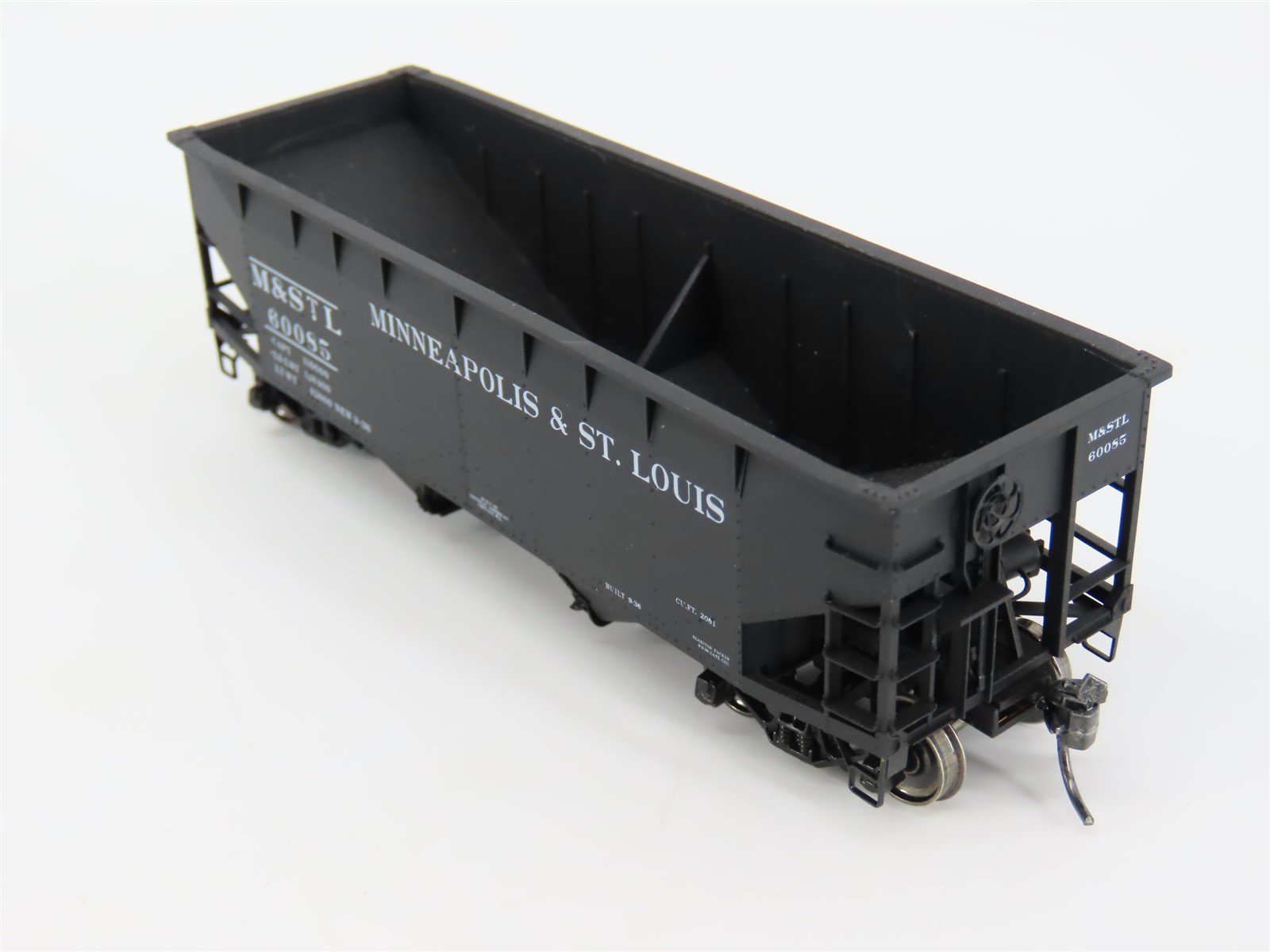 HO Scale Accurail 7720 M&StL Minneapois & St. Louis 2-Bay Hopper #60085