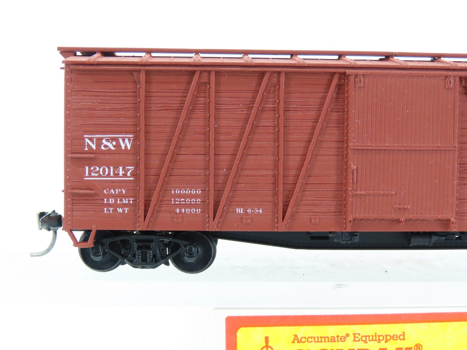 HO Scale Accurail 41041 NW Norfolk & Western 40' Wood Box Car #120147 - Upgraded