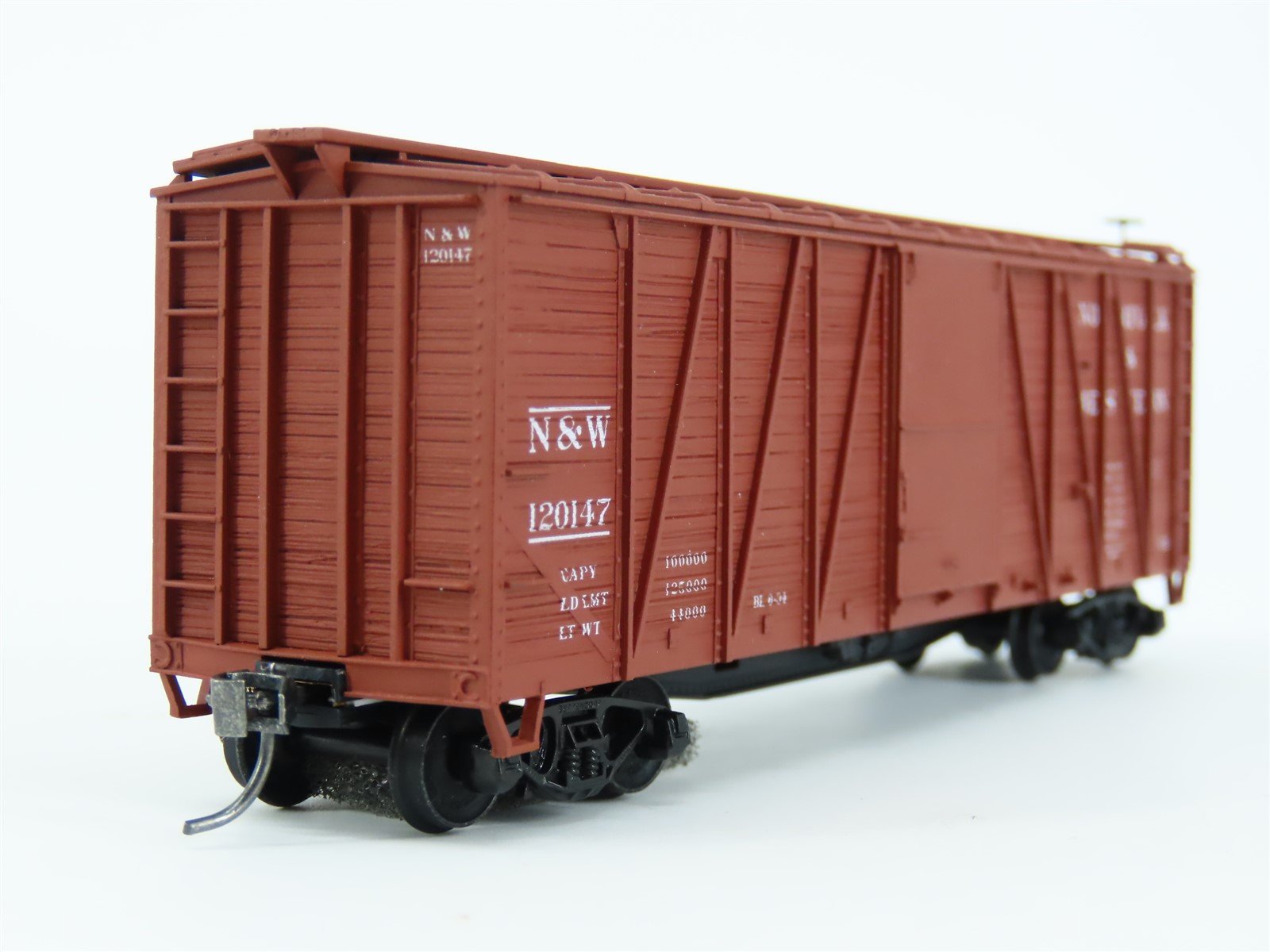 HO Scale Accurail 41041 NW Norfolk & Western 40' Wood Box Car #120147 - Upgraded