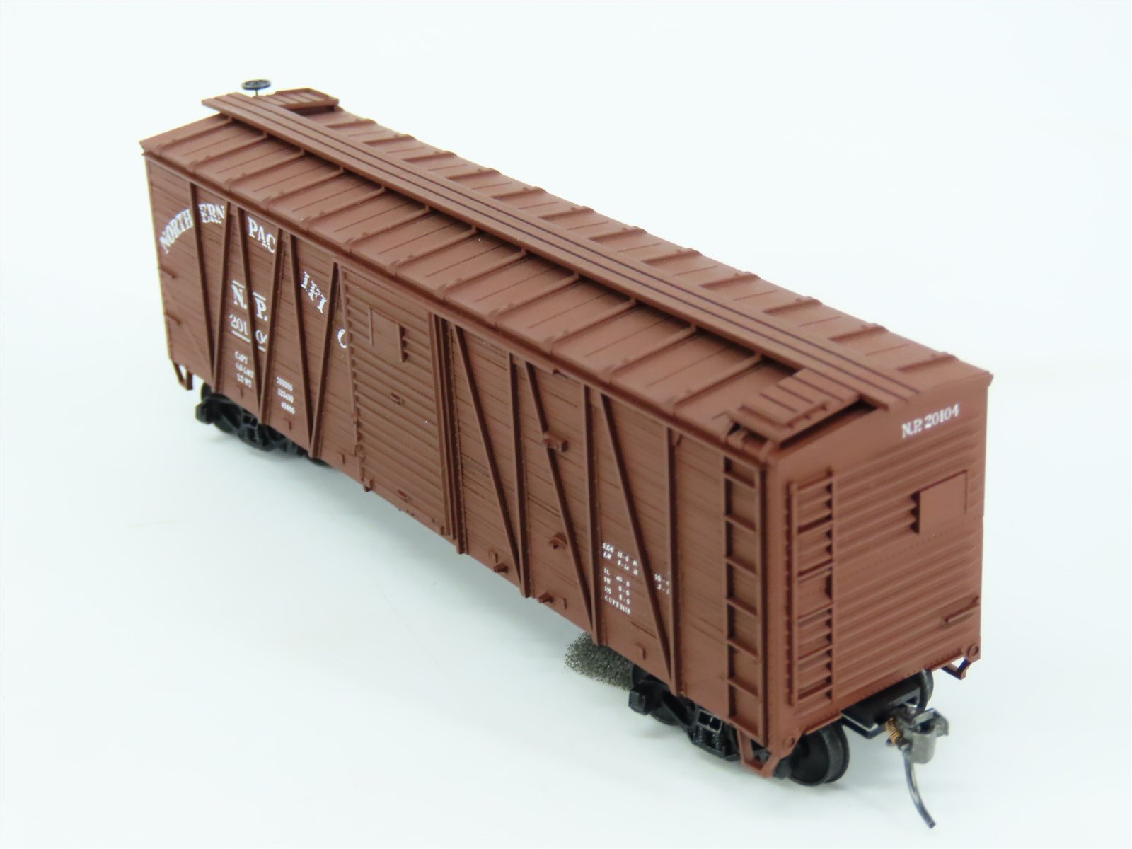 HO Accurail 3337 NP Northern Pacific 40' Outside Braced Box Car #20104 -Upgraded