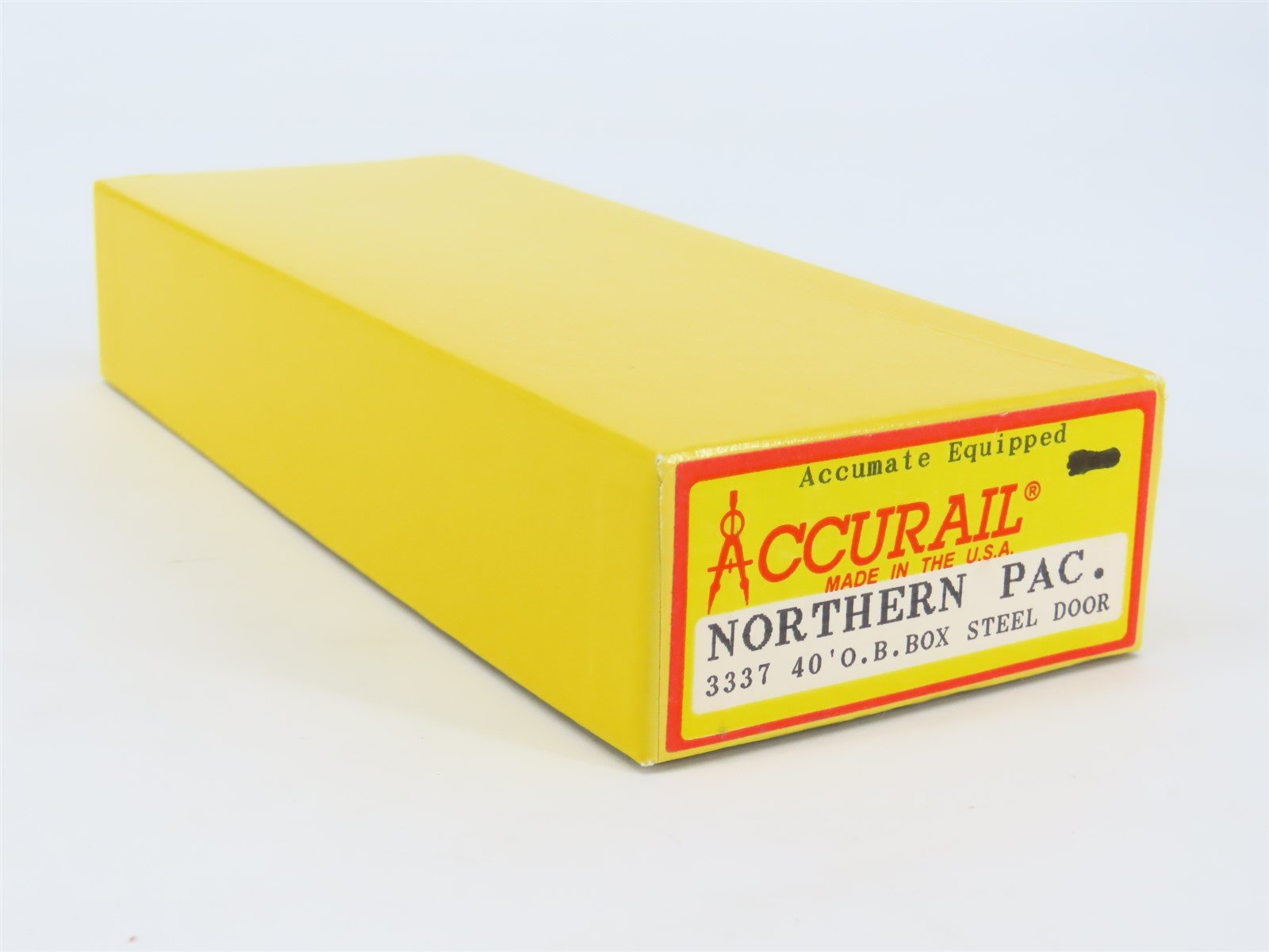 HO Accurail 3337 NP Northern Pacific 40' Outside Braced Box Car #20104 -Upgraded