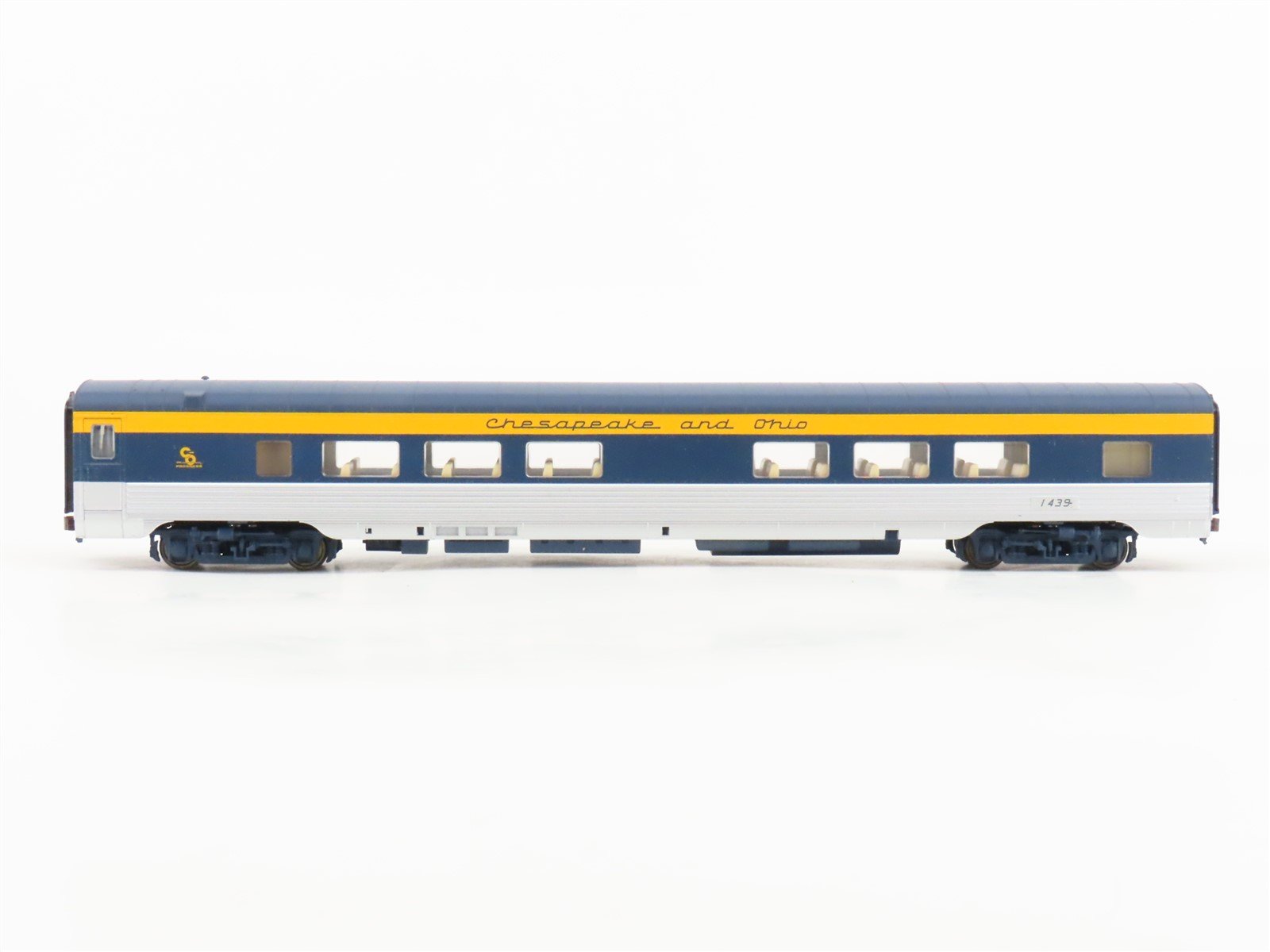 HO Scale Walthers 932-16766 C&O Railway 52-Seat Coach Passenger Car #1439