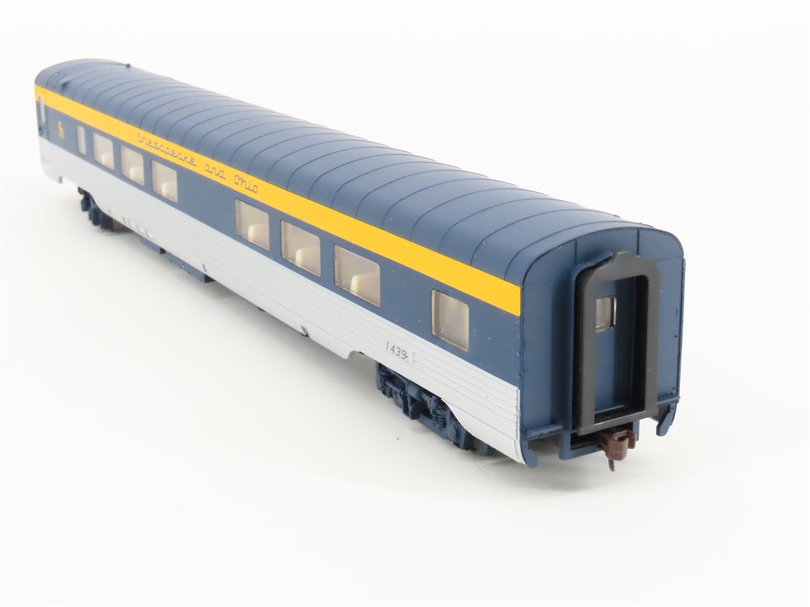 HO Scale Walthers 932-16766 C&O Railway 52-Seat Coach Passenger Car #1439