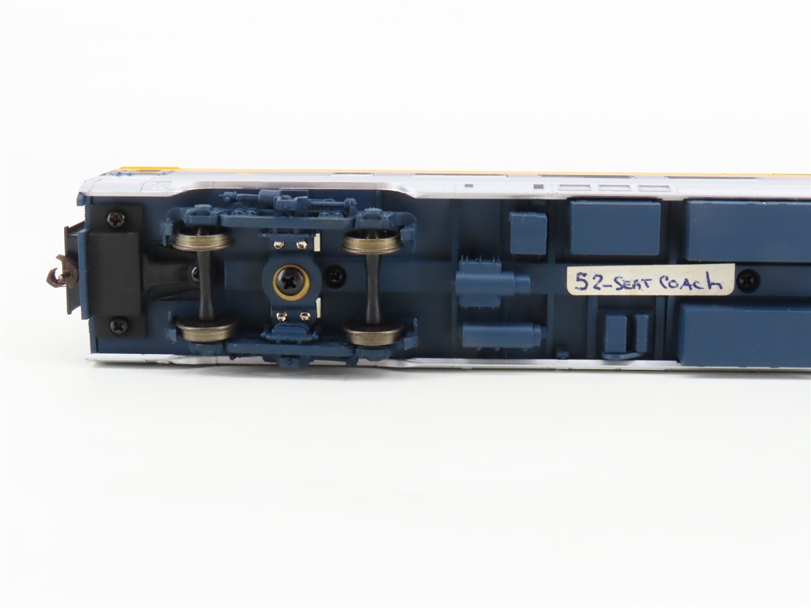 HO Scale Walthers 932-16766 C&O Railway 52-Seat Coach Passenger Car #1439