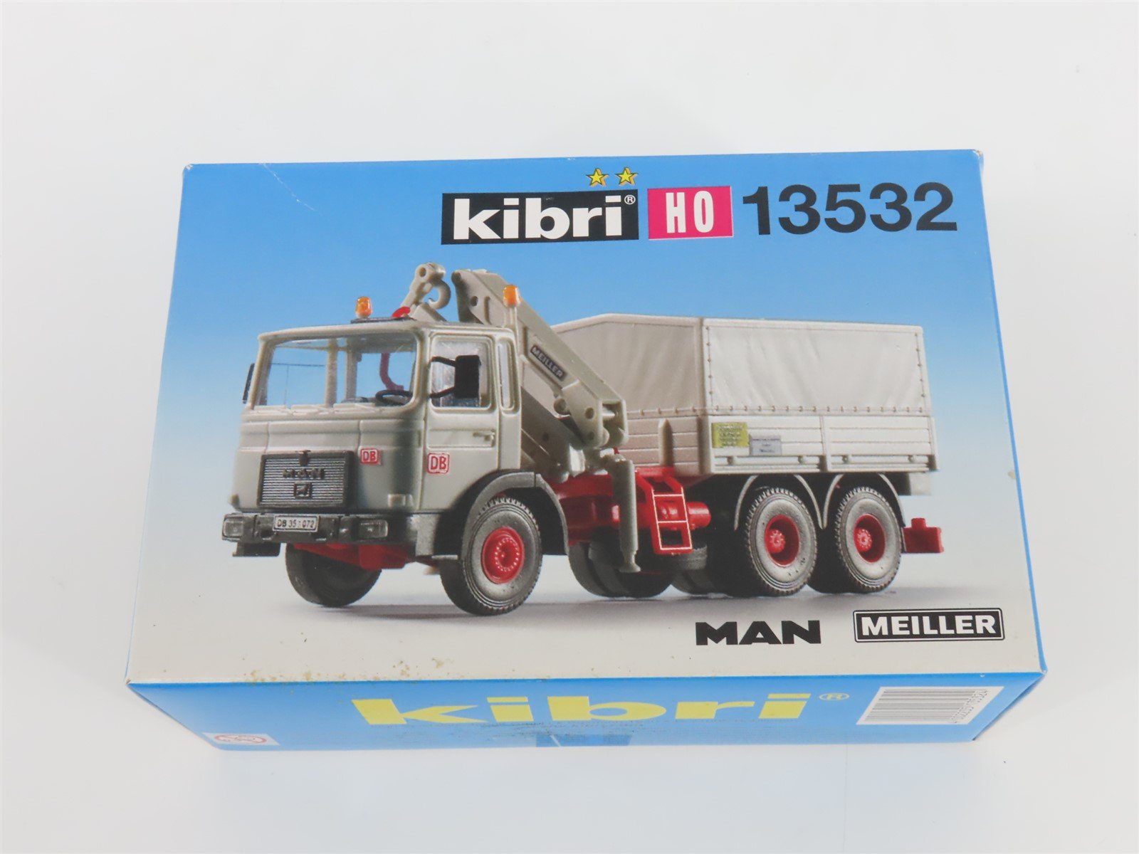 HO 1/87 Scale Kibri 13532 MAN 3-Axle Heavy-Duty Tractor w/Crane Kit