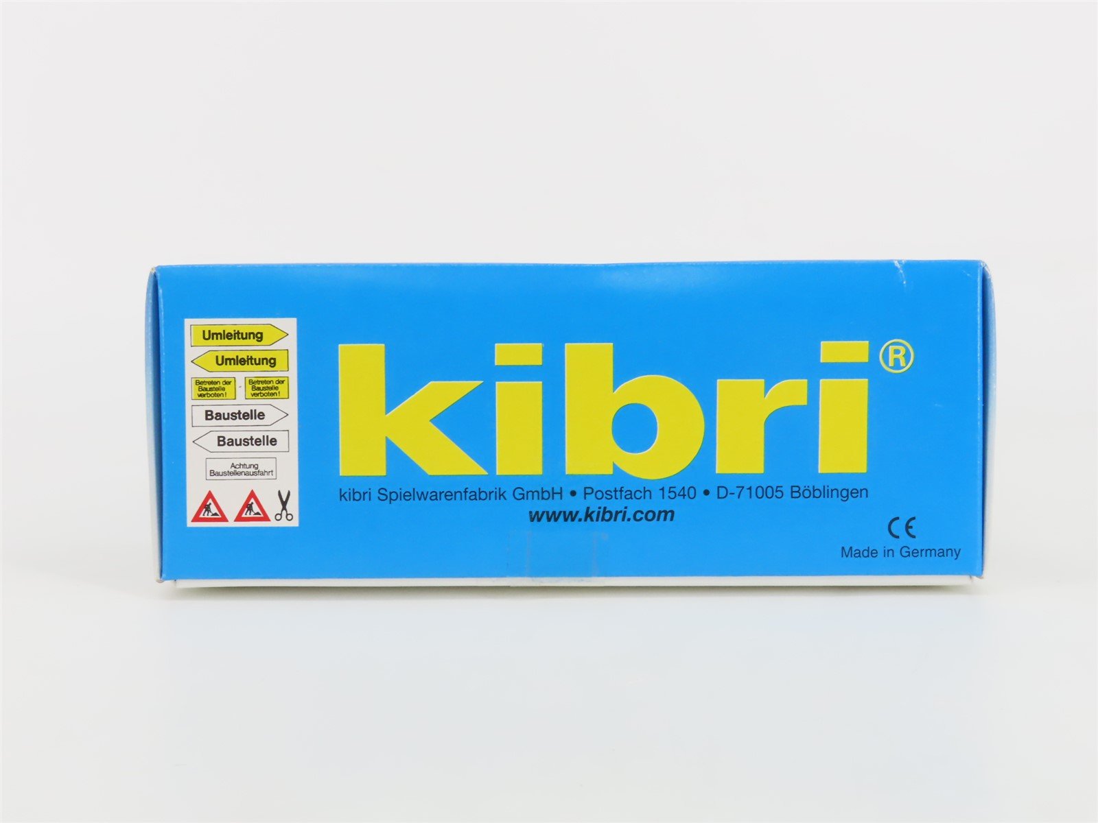 HO 1/87 Scale Kibri 13532 MAN 3-Axle Heavy-Duty Tractor w/Crane Kit