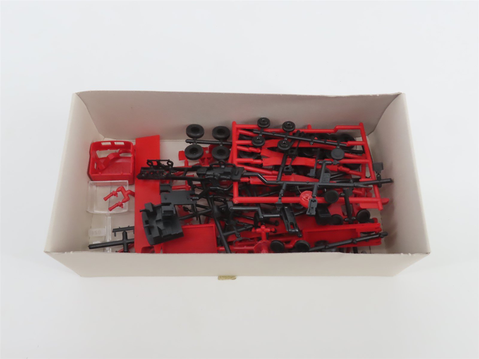 HO 1/87 Scale Kibri 10343 MAN Heavy Tractor w/Heavy Duty Low Loader Truck Kit