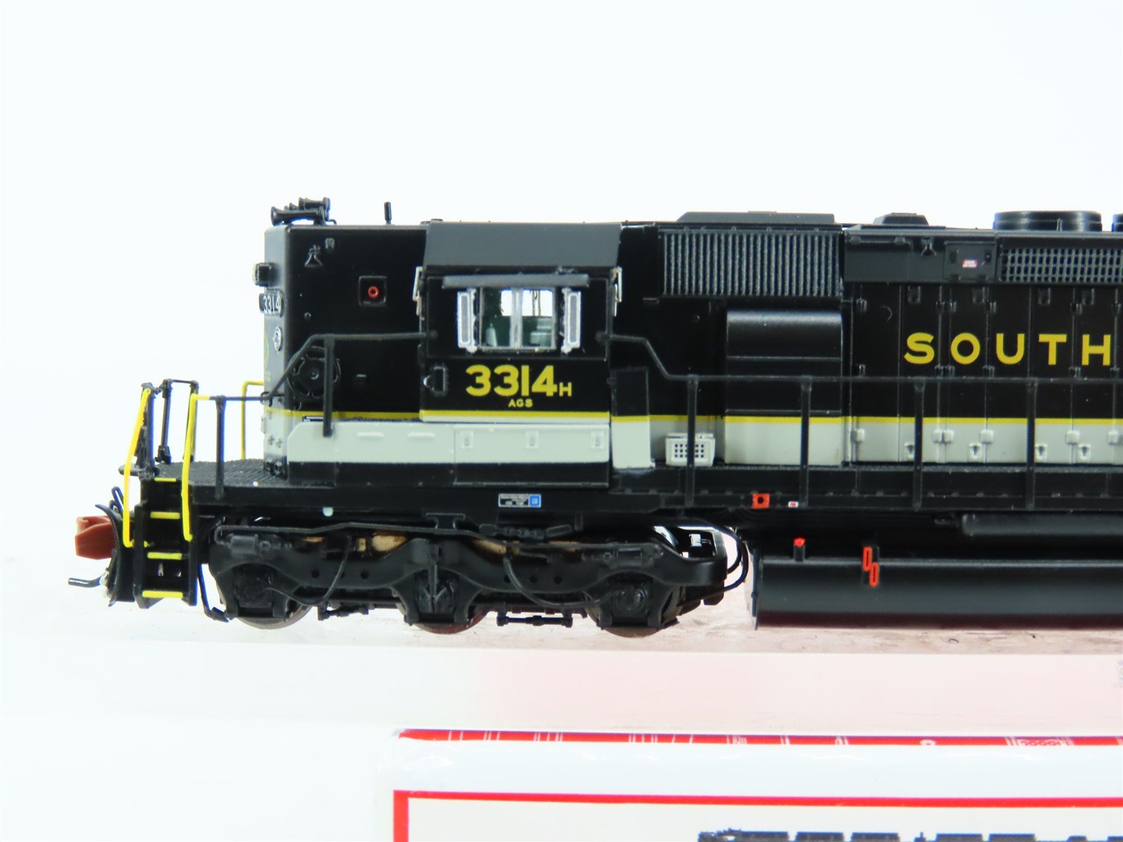 N Scaletrains SXT33813 SOU Southern EMD SD40-2 Diesel #3314 w/ DCC & Sound