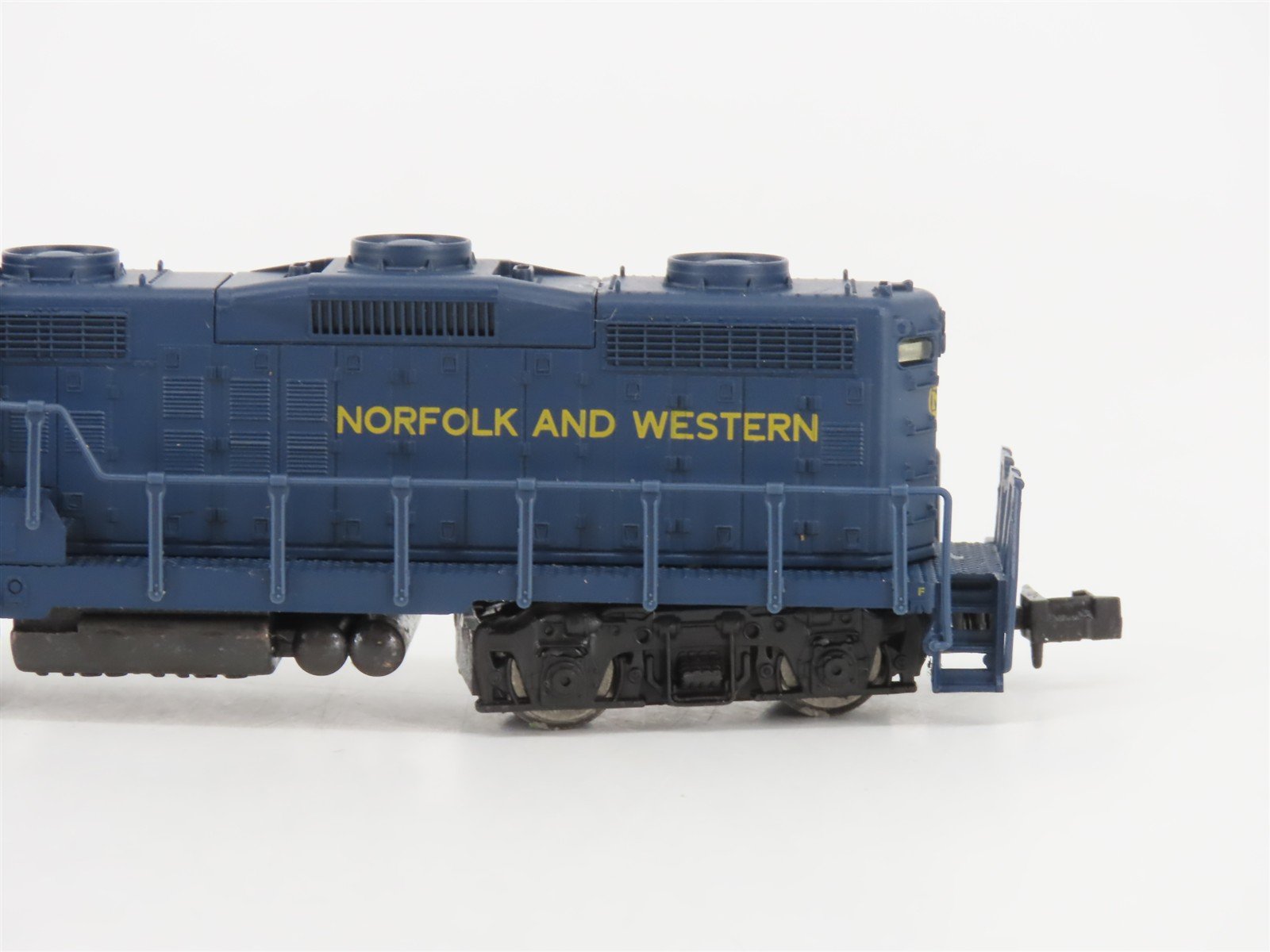 N Scale Life-Like 7114 N&W Norfolk & Western EMD GP18 High Nose Diesel #920