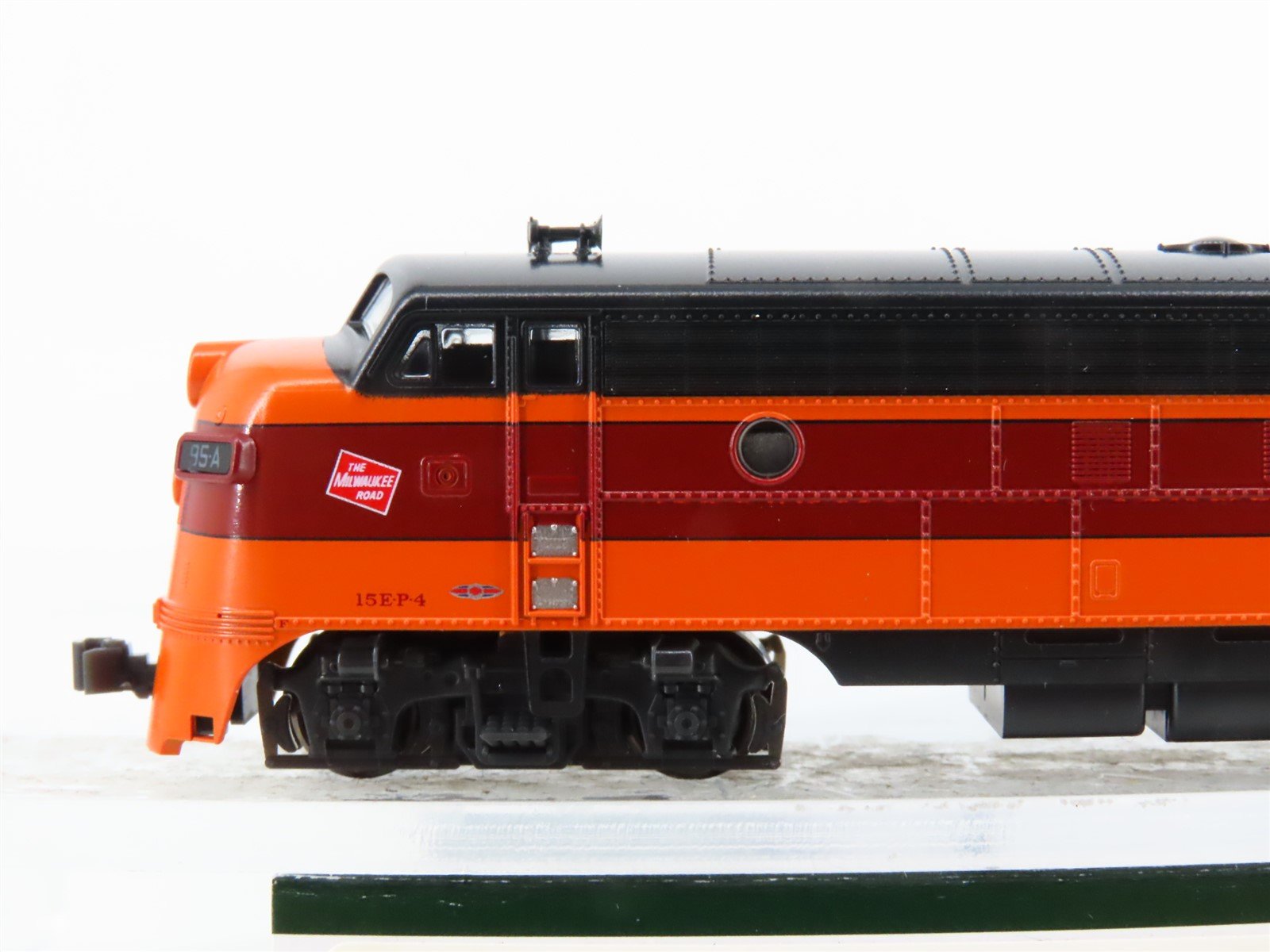 N Scale Kato 106-0430 MILW Milwaukee Road FP7 A/B Diesel Locomotive Set
