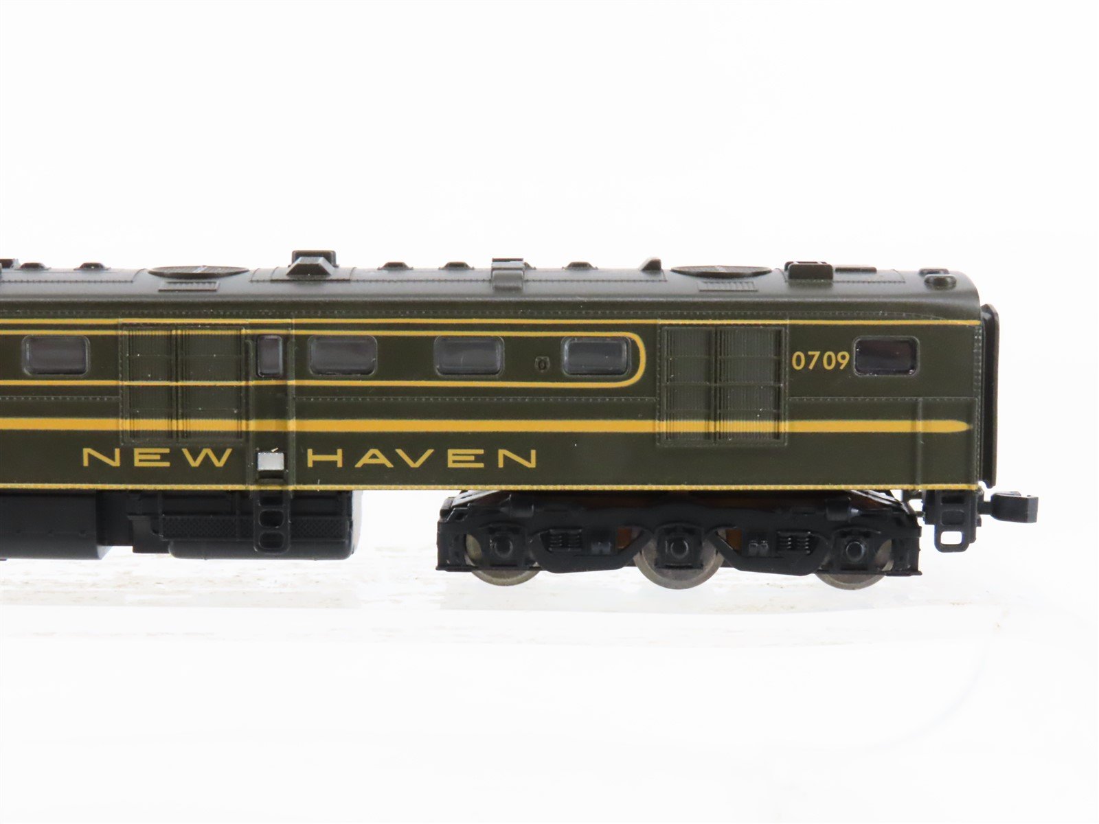 N Scale Life-Like NH New Haven DL-109 Diesel Locomotive #0709